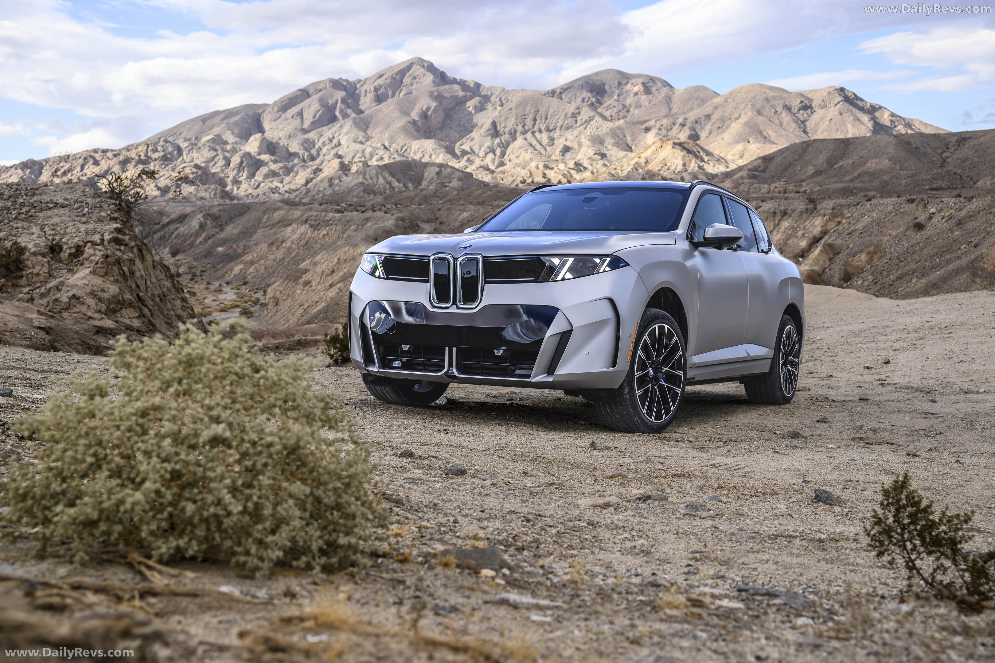 2027 BMW iX5 60 xDrive M Sport Package G65 Front View