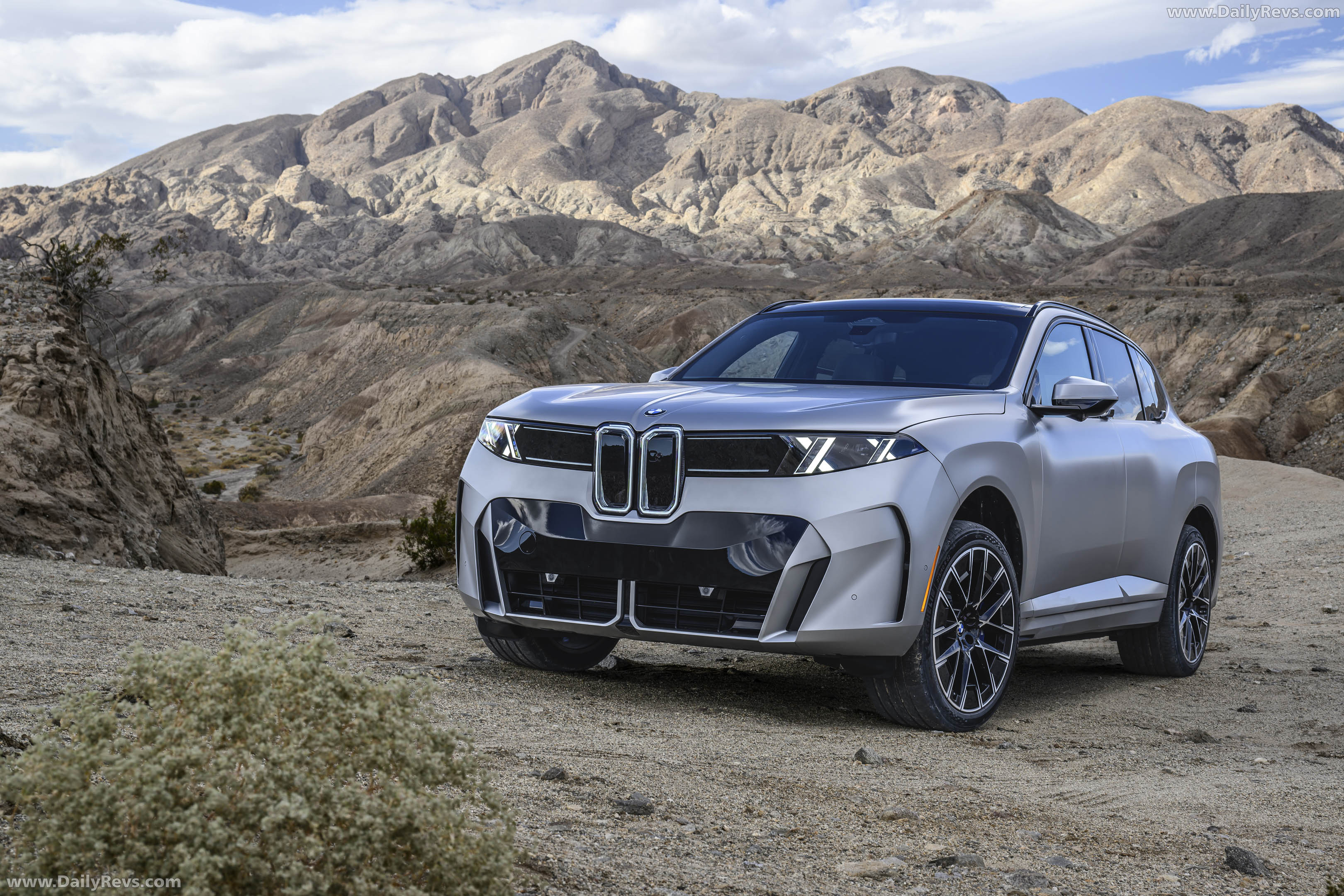 2027 BMW iX5 60 xDrive M Sport Package G65 Front View