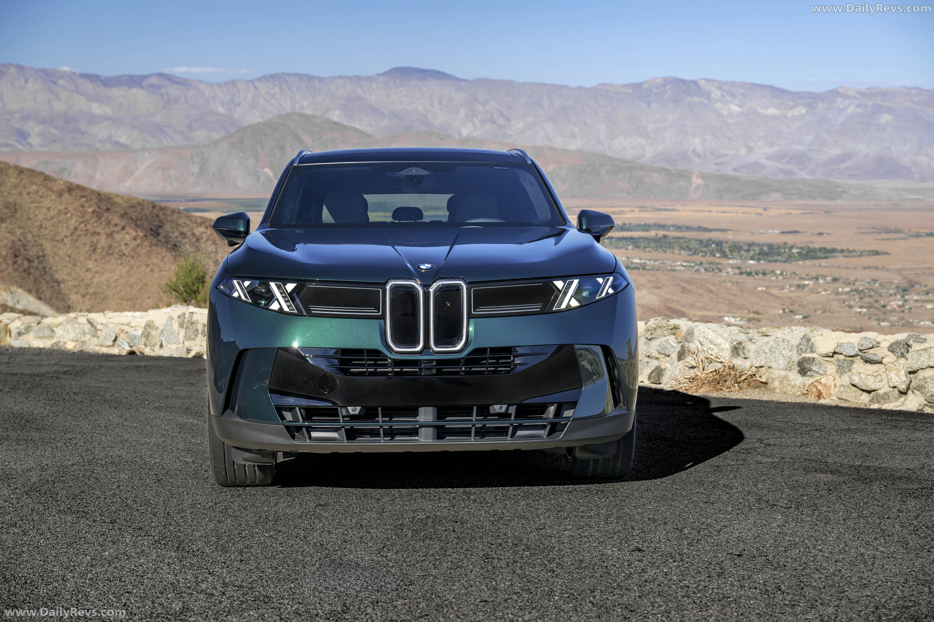 2027 BMW X5 40 xDrive G65 Vancouver Green Front View