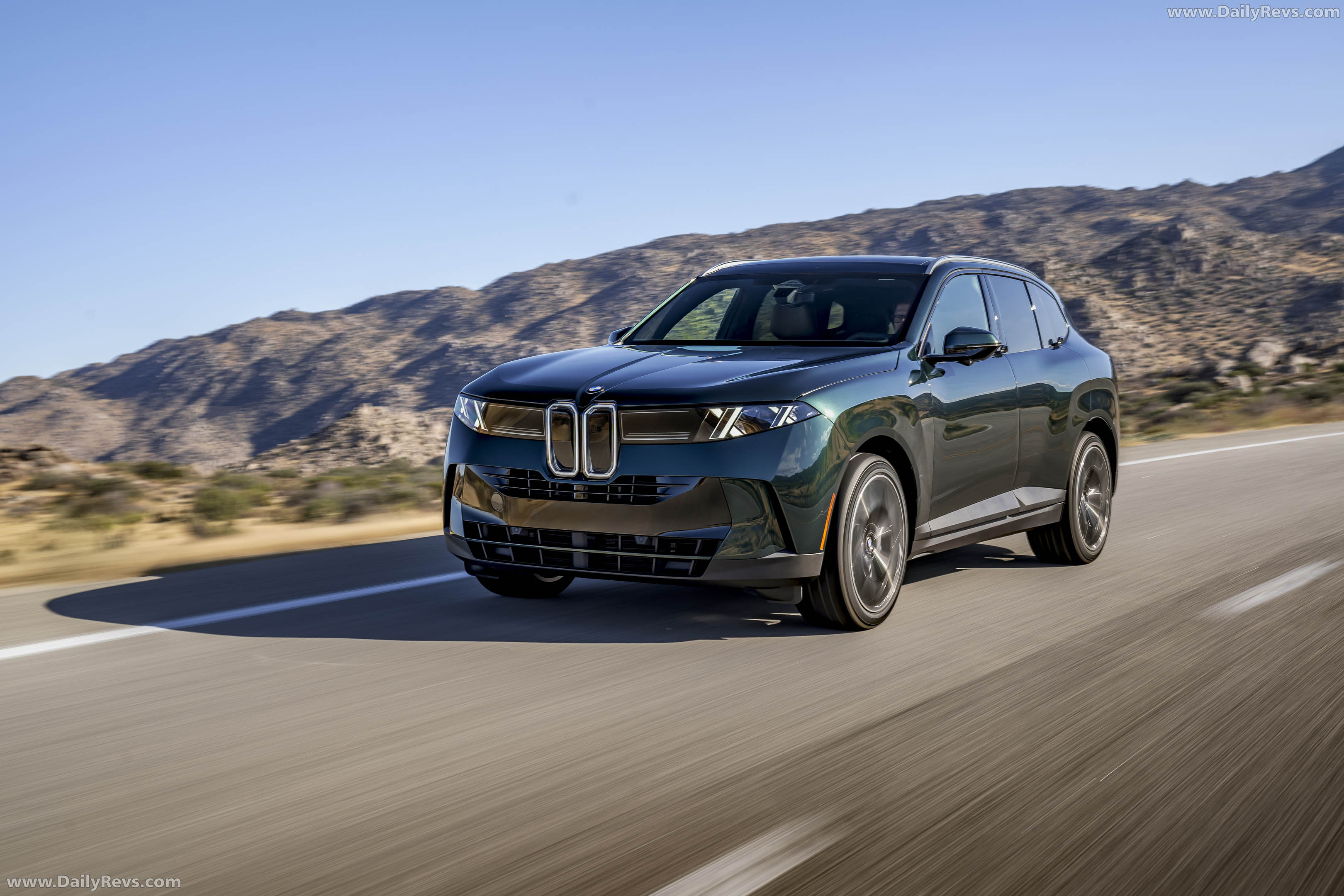 2027 BMW X5 40 xDrive G65 Vancouver Green Front View