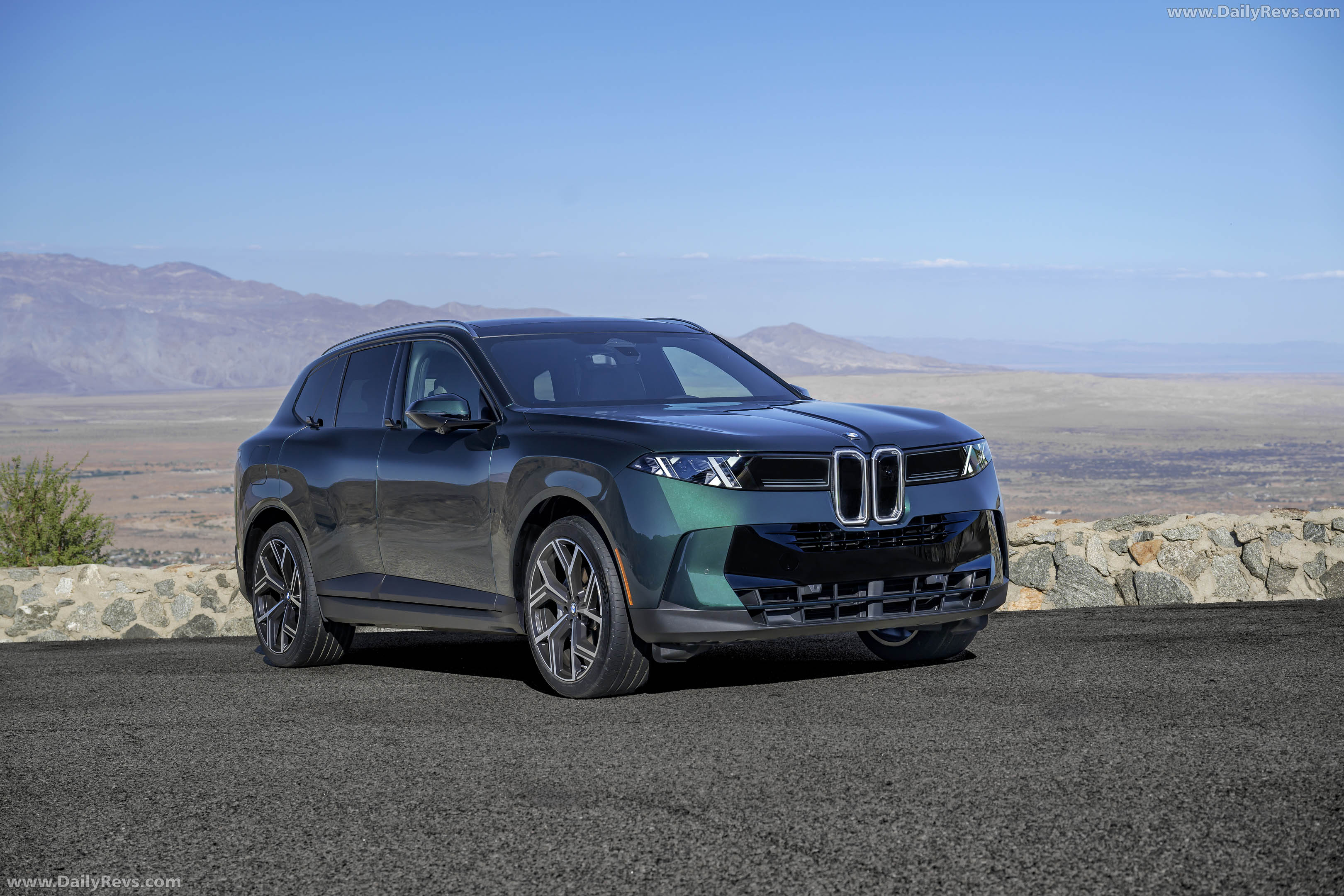 2027 BMW X5 40 xDrive G65 Vancouver Green Front View