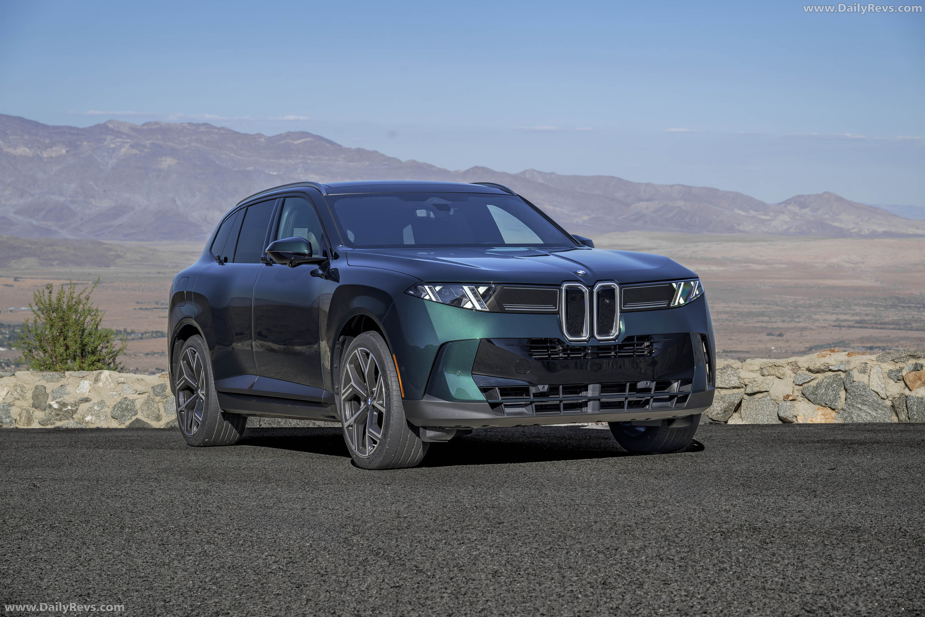 2027 BMW X5 40 xDrive G65 Vancouver Green Front View