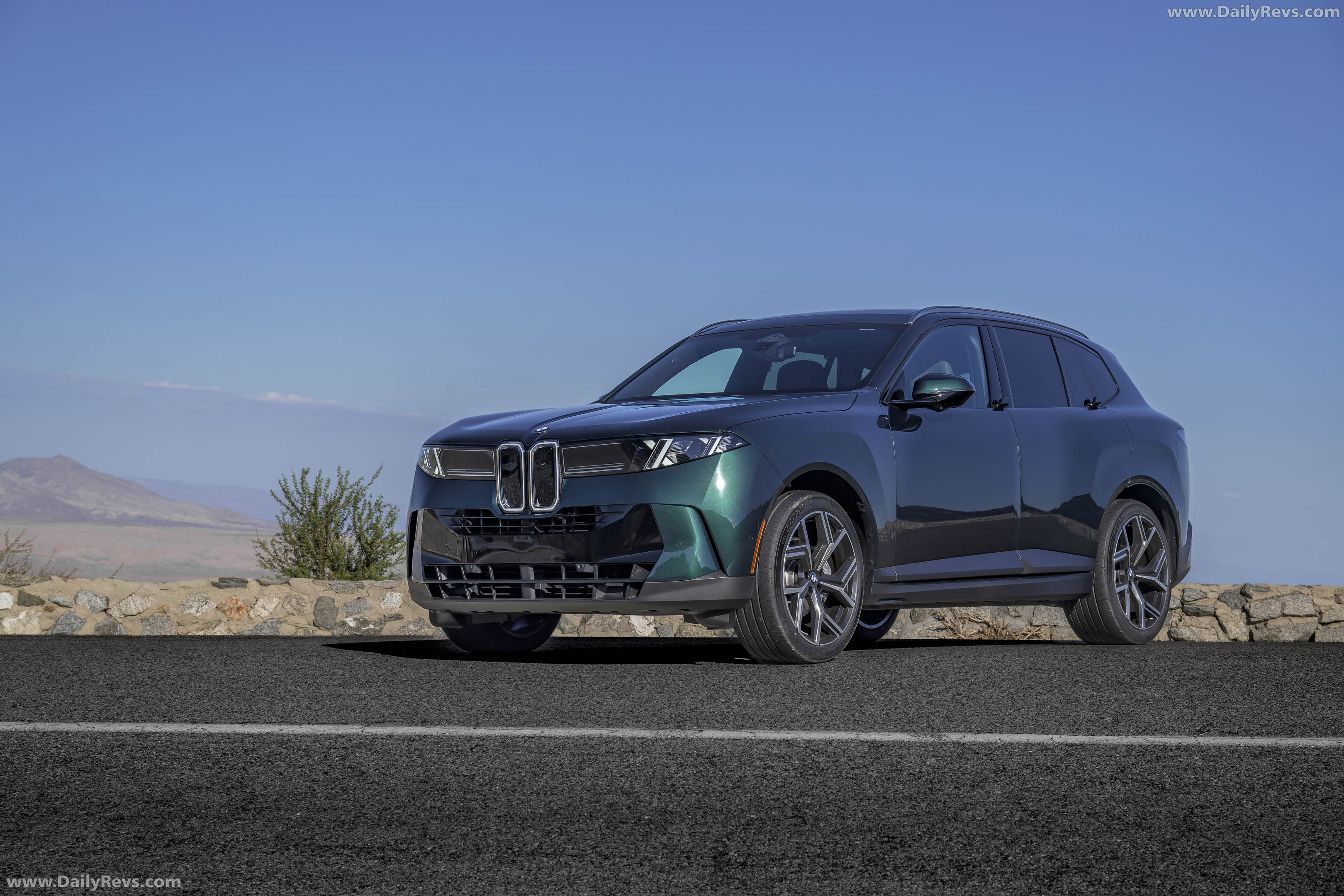 2027 BMW X5 40 xDrive G65 Vancouver Green Front View