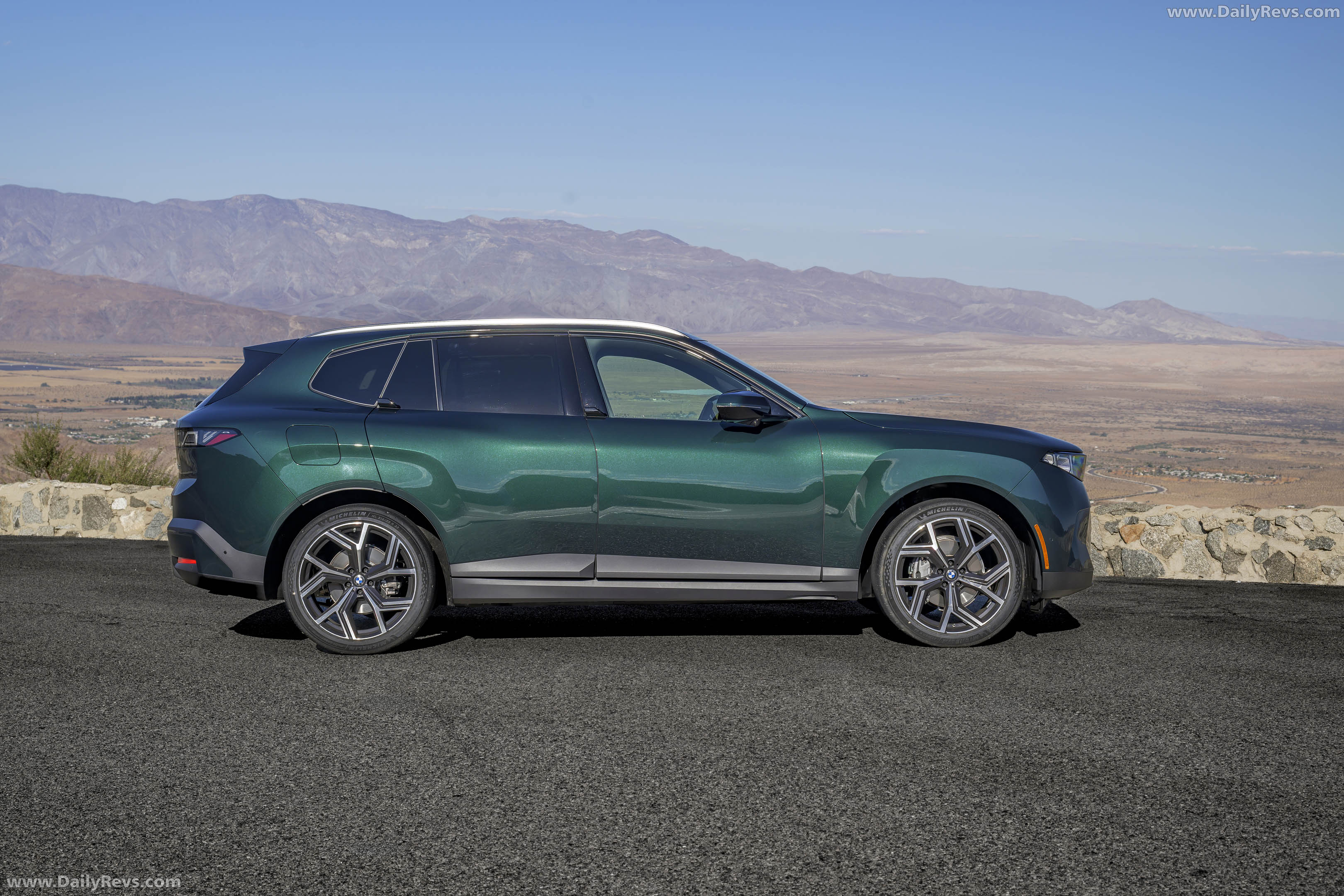 2027 BMW X5 40 xDrive G65 Vancouver Green Side View