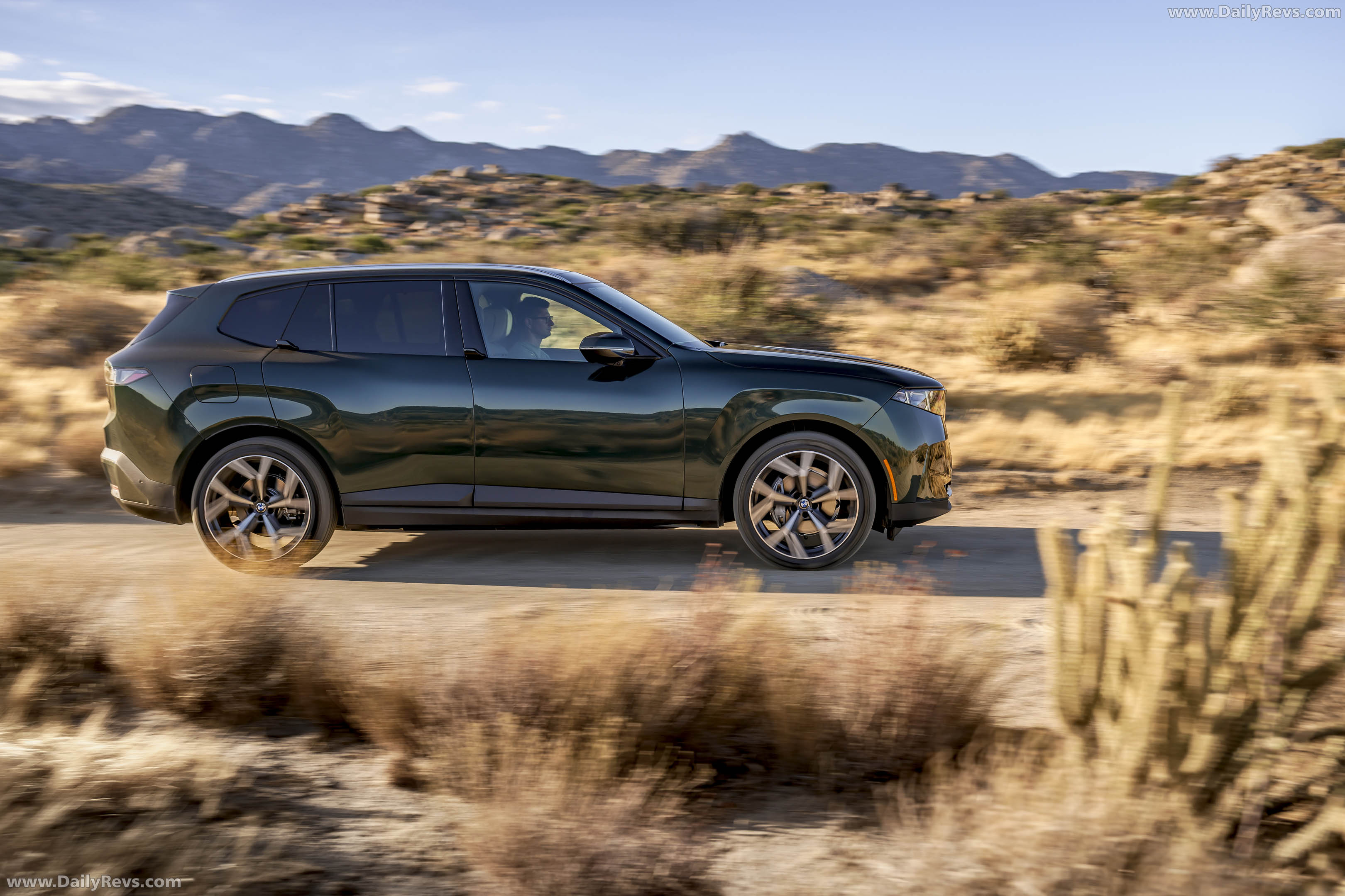 2027 BMW X5 40 xDrive G65 Vancouver Green Side View