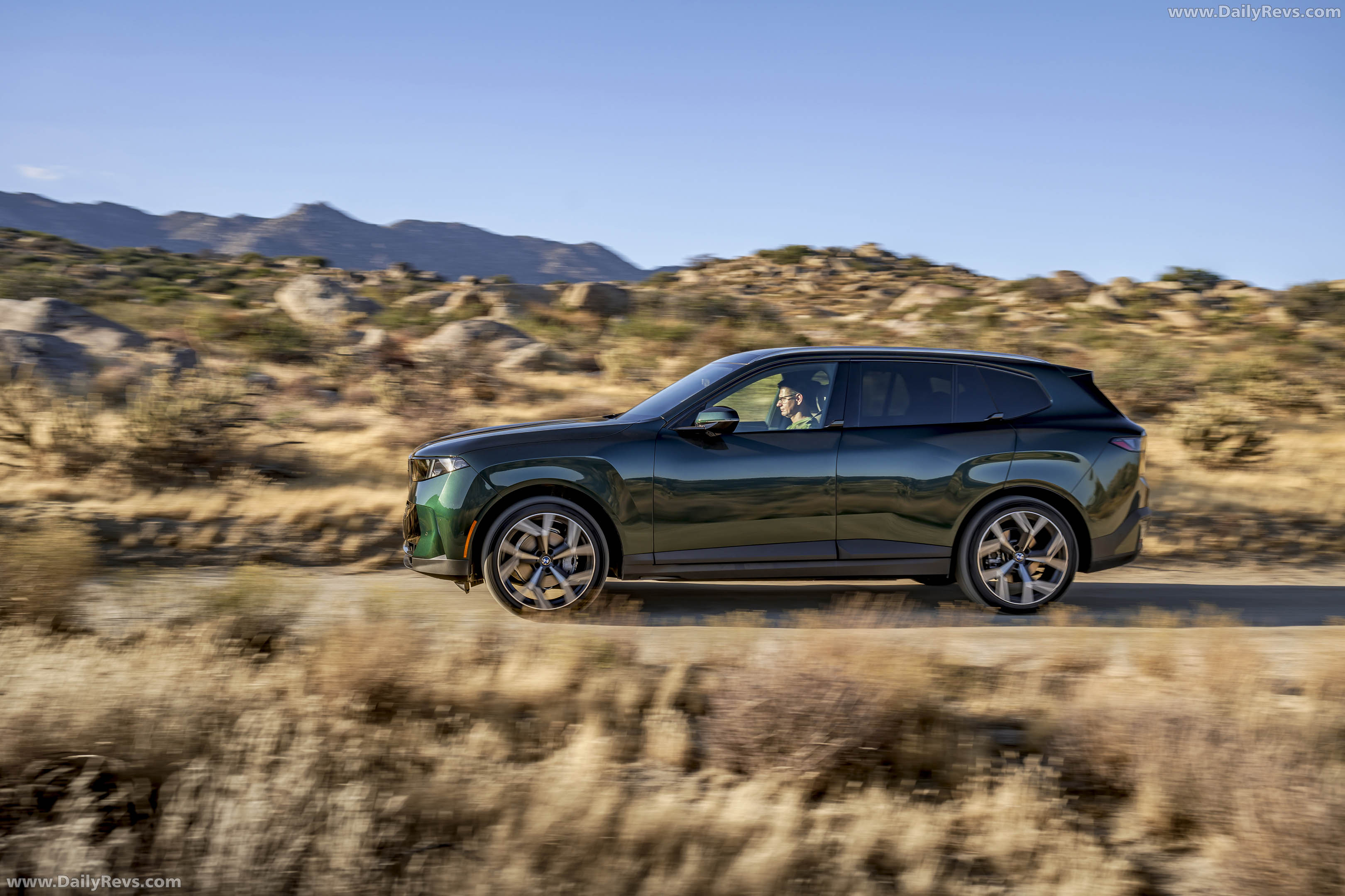 2027 BMW X5 40 xDrive G65 Vancouver Green Side View