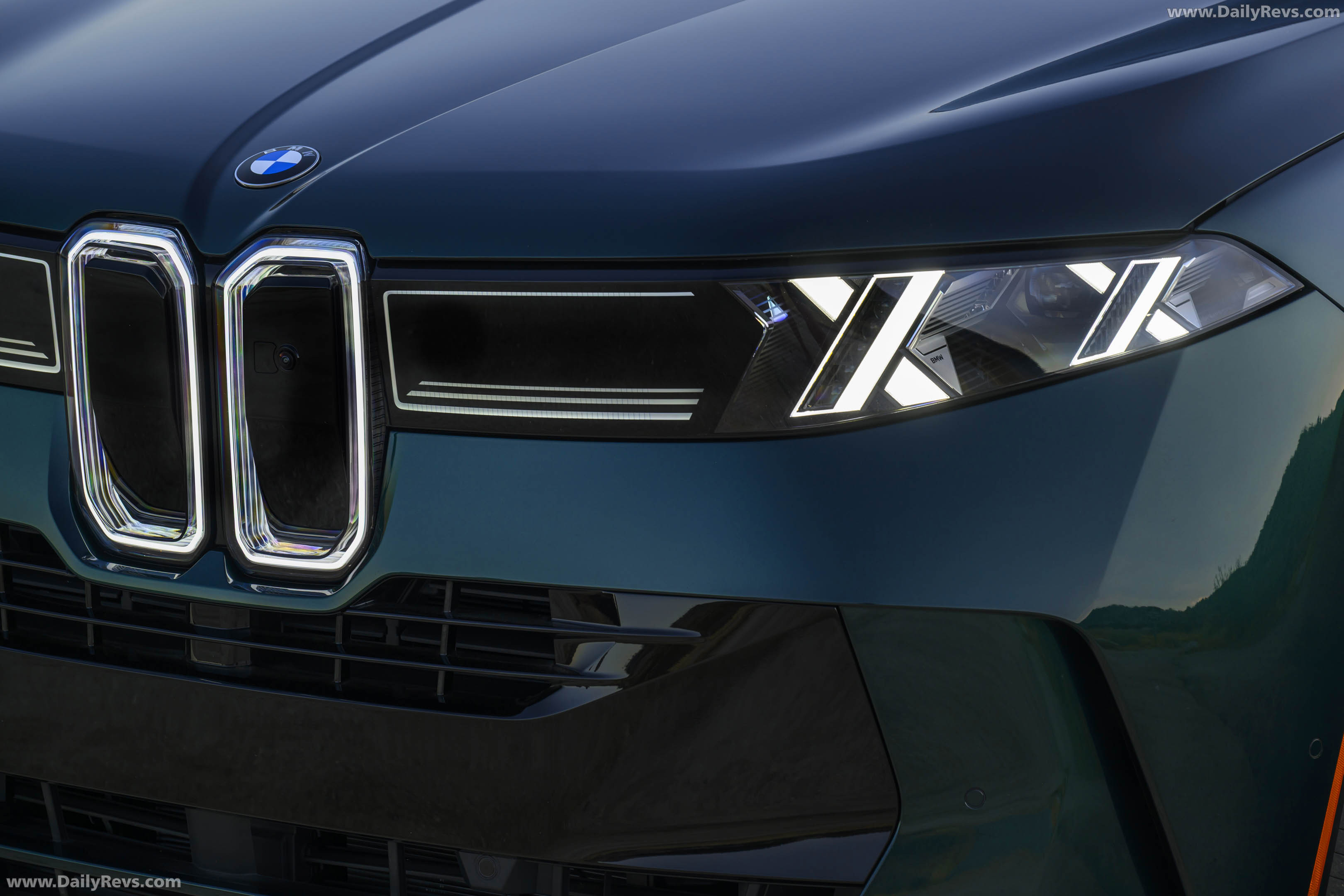 2027 BMW X5 40 xDrive G65 Vancouver Green Exterior