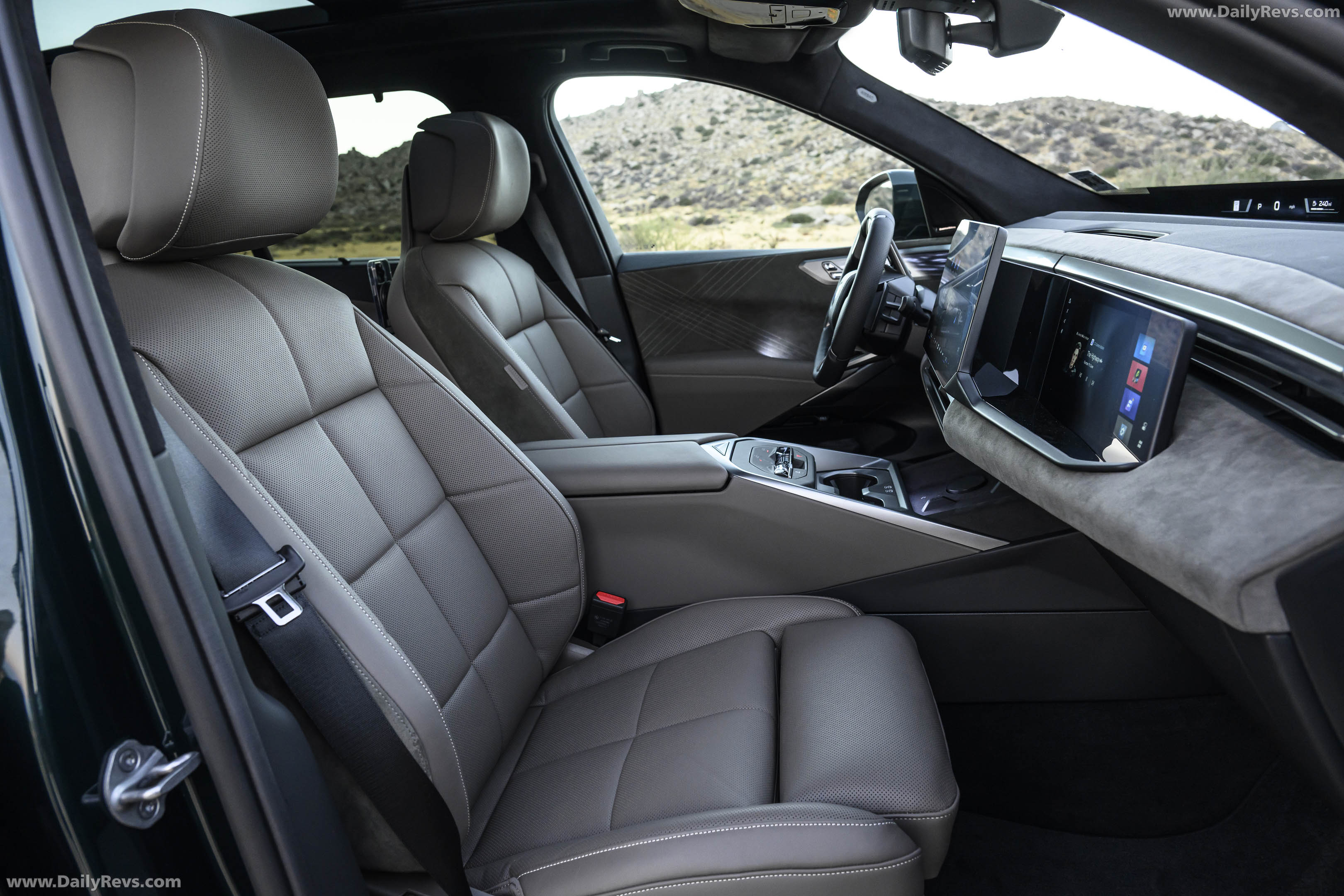 2027 BMW X5 40 xDrive G65 Vancouver Green Interior