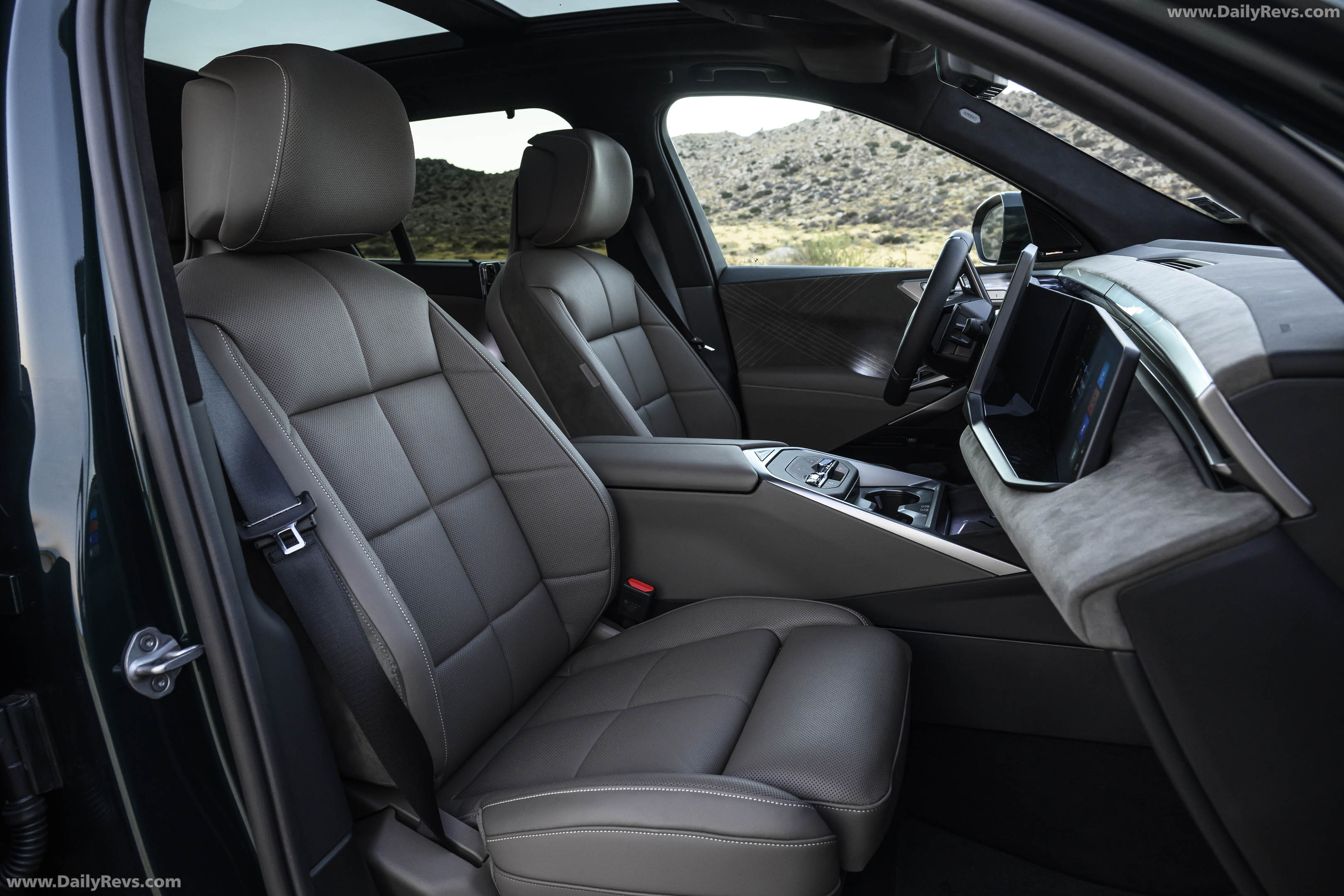 2027 BMW X5 40 xDrive G65 Vancouver Green Interior