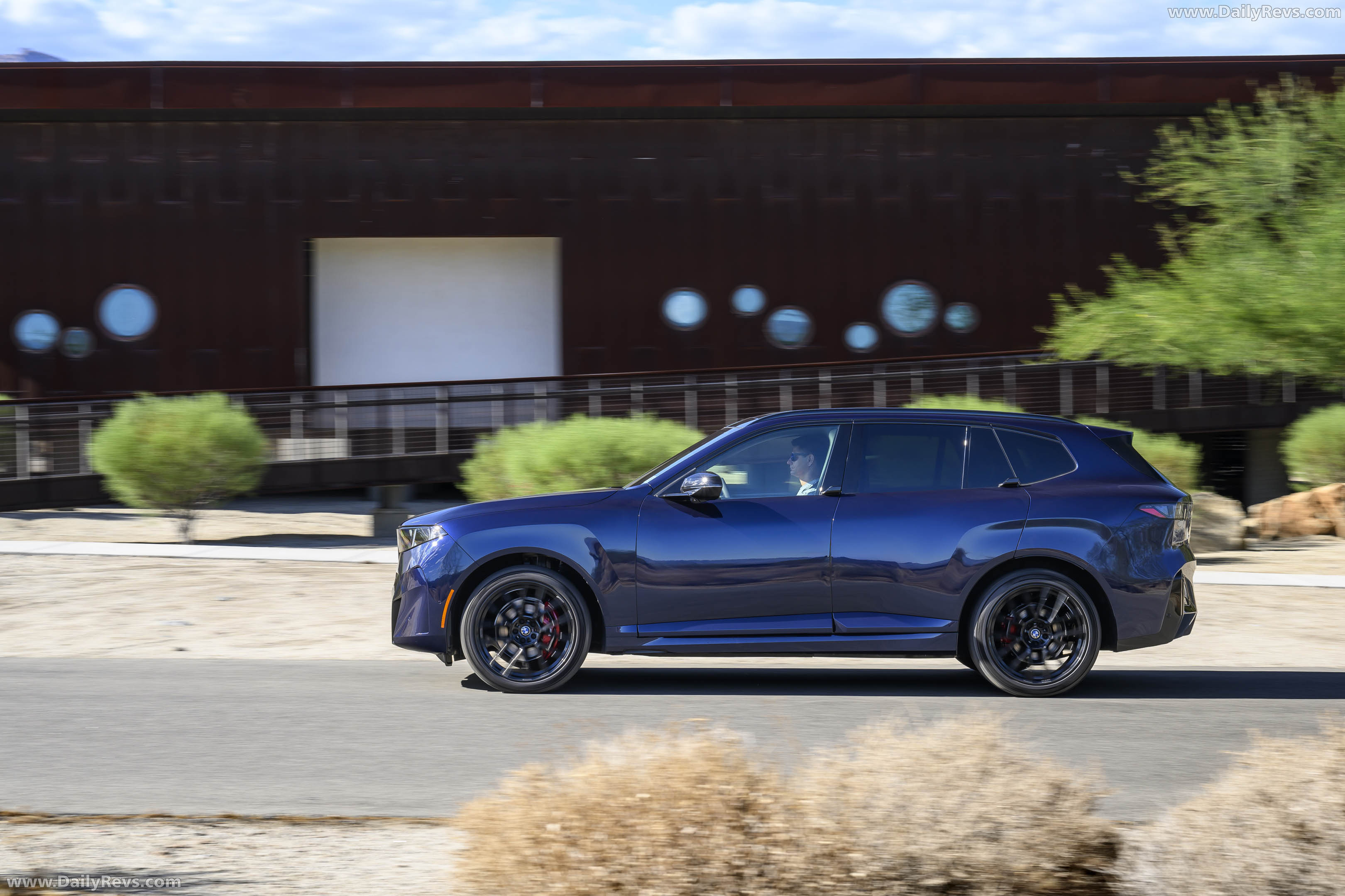2027 BMW X5 40 xDrive M Sport Package Pro G65 Side View