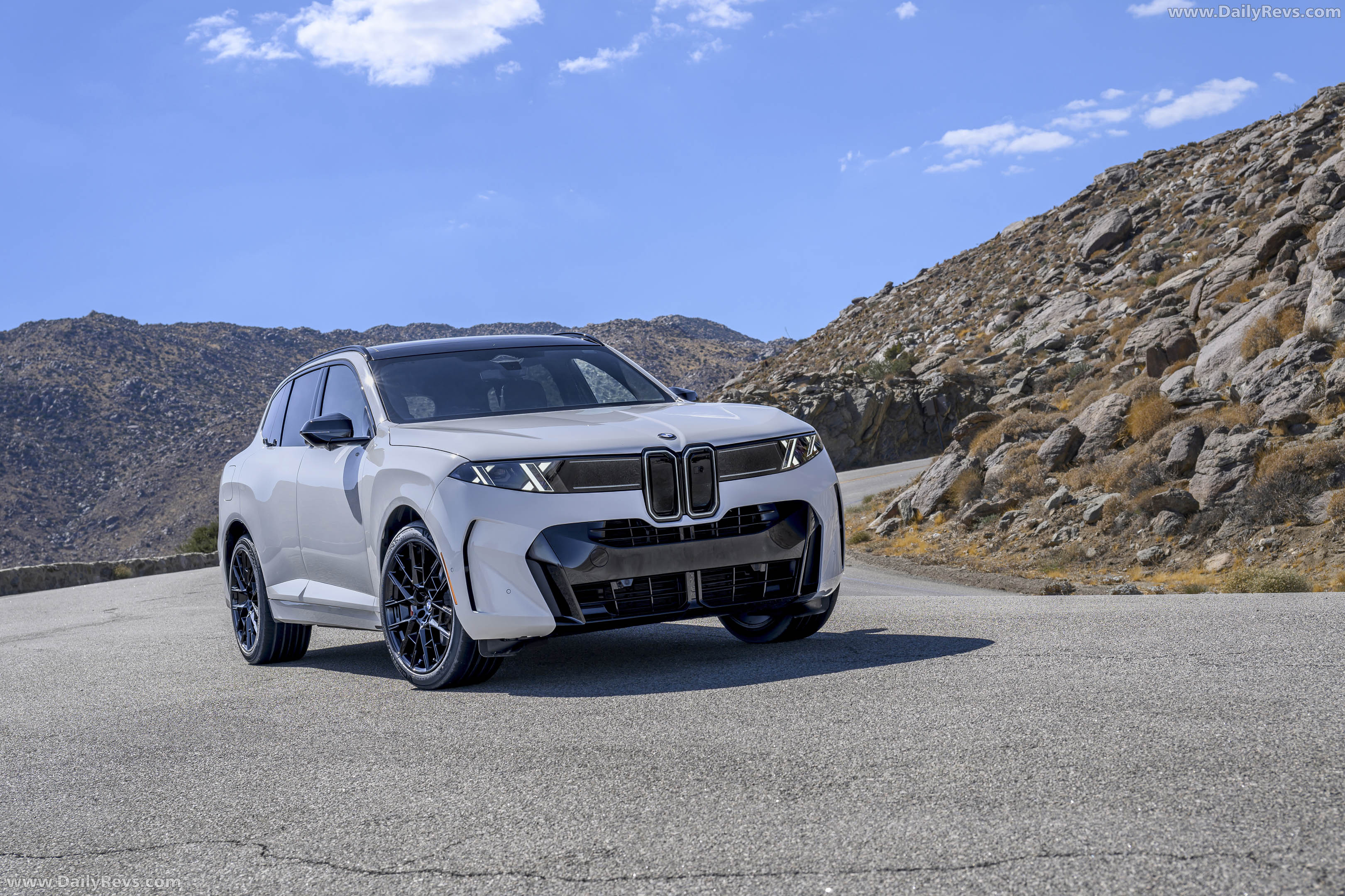2027 BMW X5 40 xDrive G65 Alpine White Front View