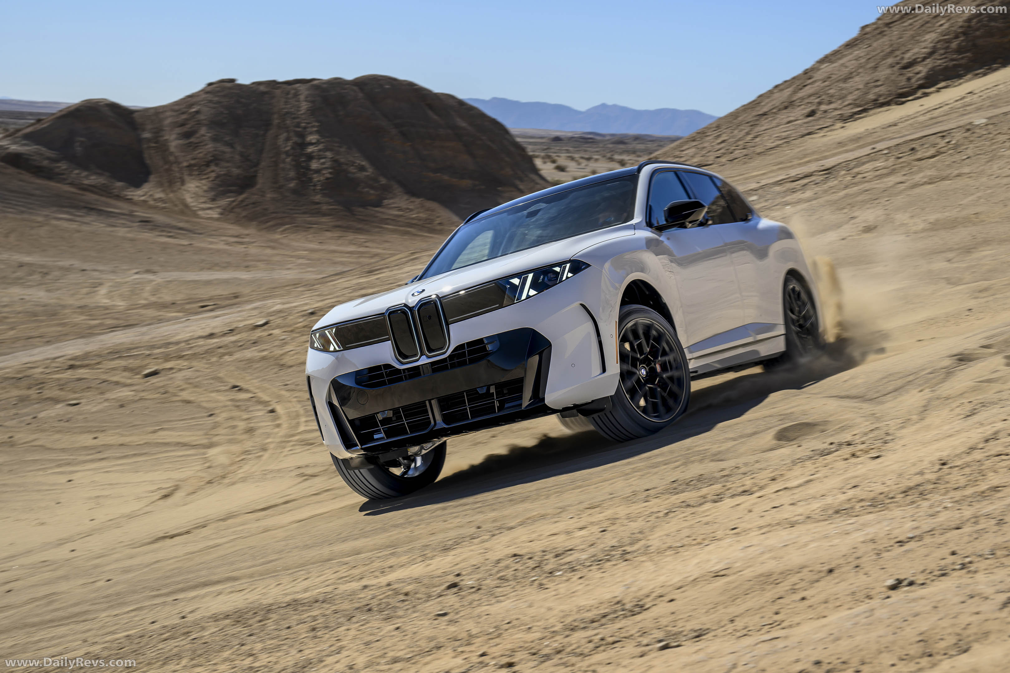 2027 BMW X5 40 xDrive G65 Alpine White Front View