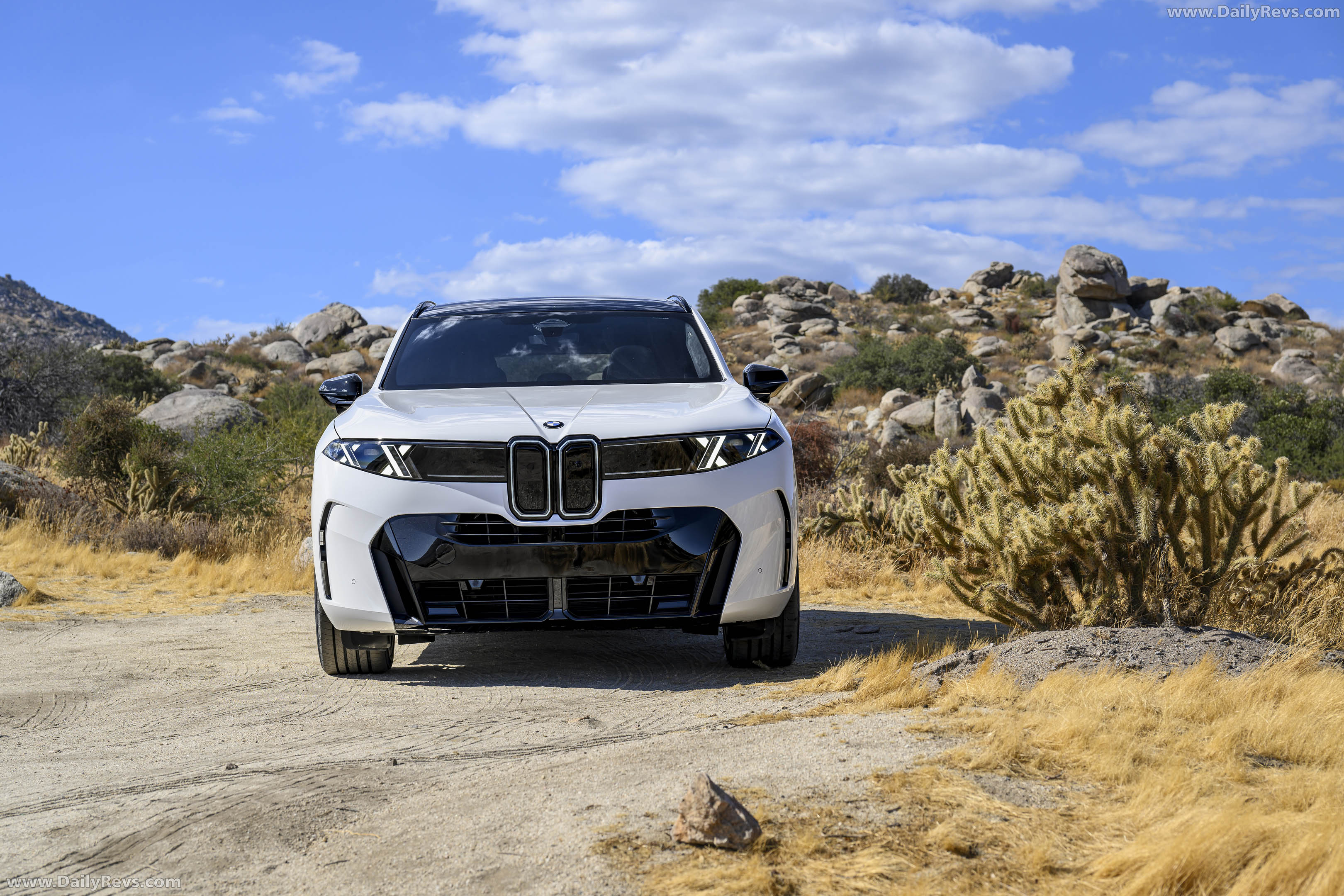 2027 BMW X5 40 xDrive G65 Alpine White Front View