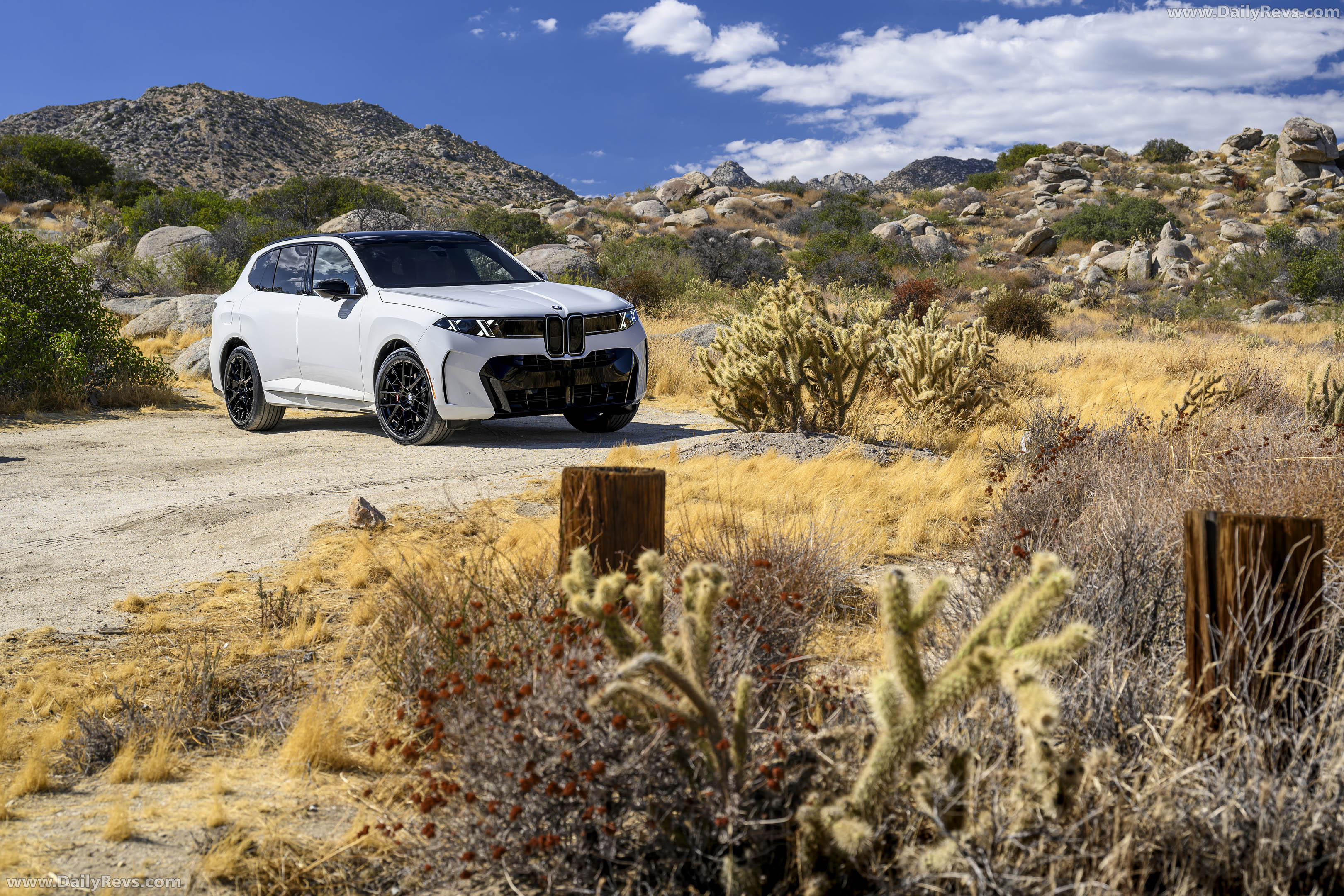 2027 BMW X5 40 xDrive G65 Alpine White Front View