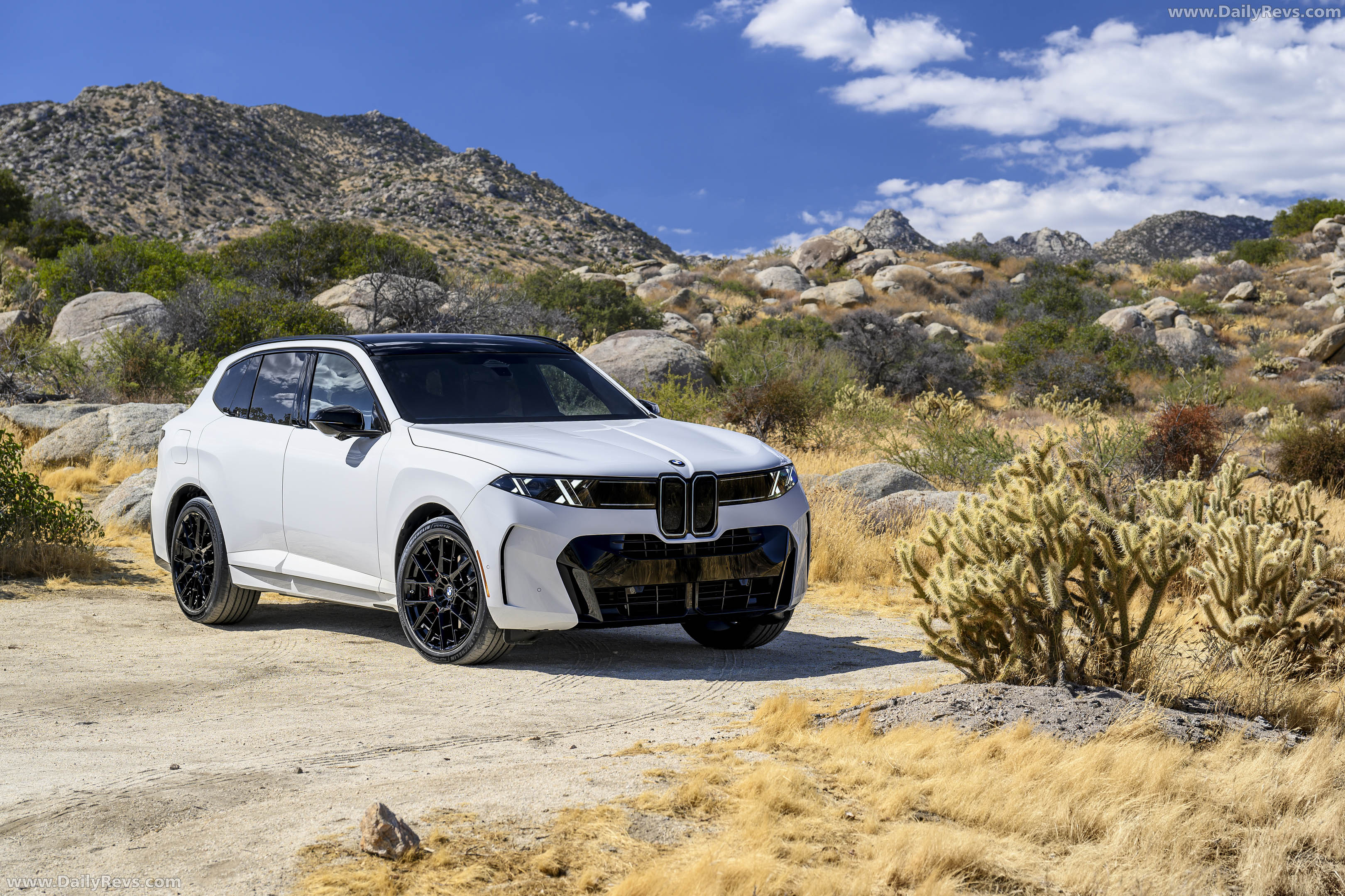 2027 BMW X5 40 xDrive G65 Alpine White Front View