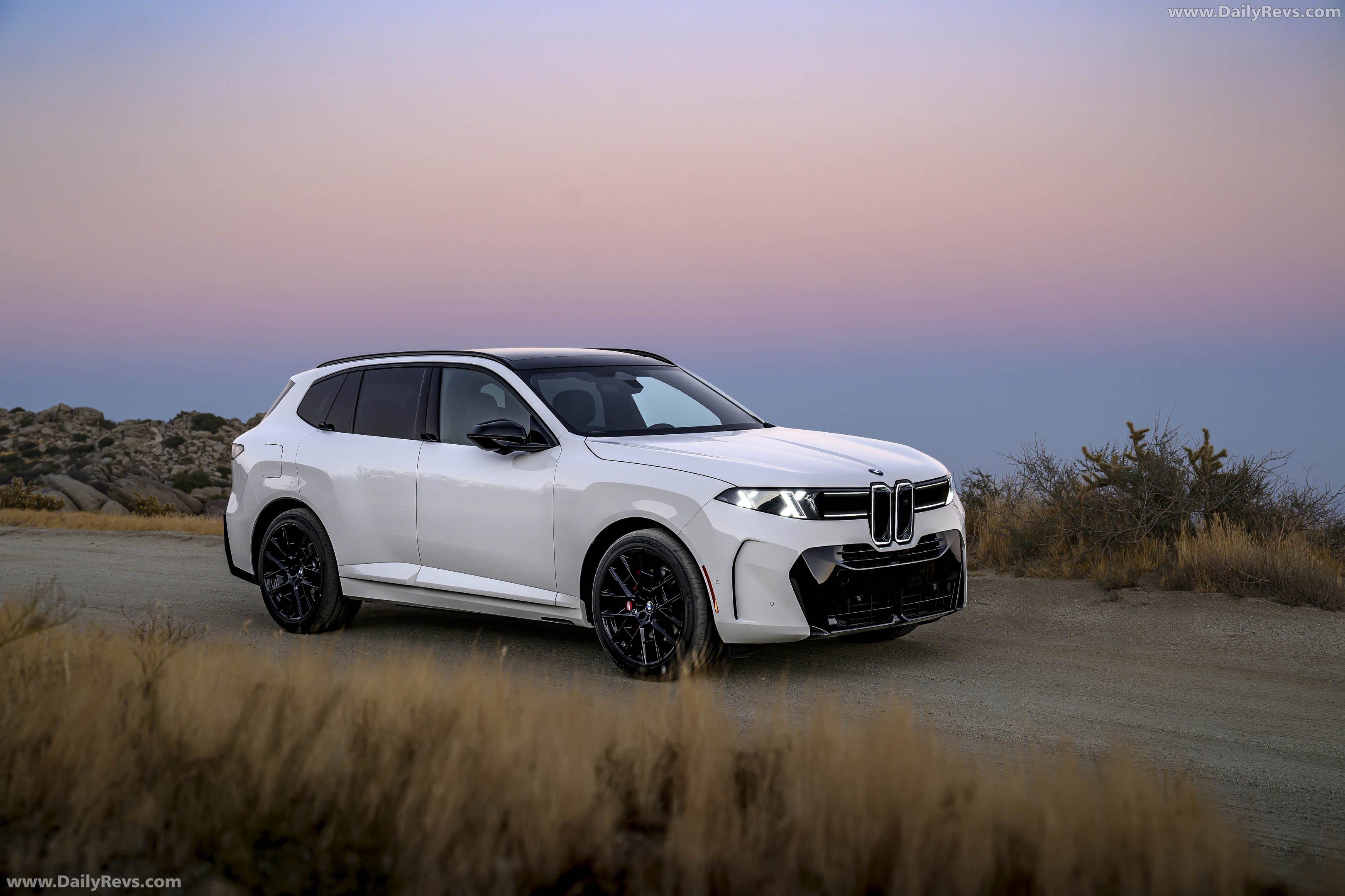 2027 BMW X5 40 xDrive G65 Alpine White Front View