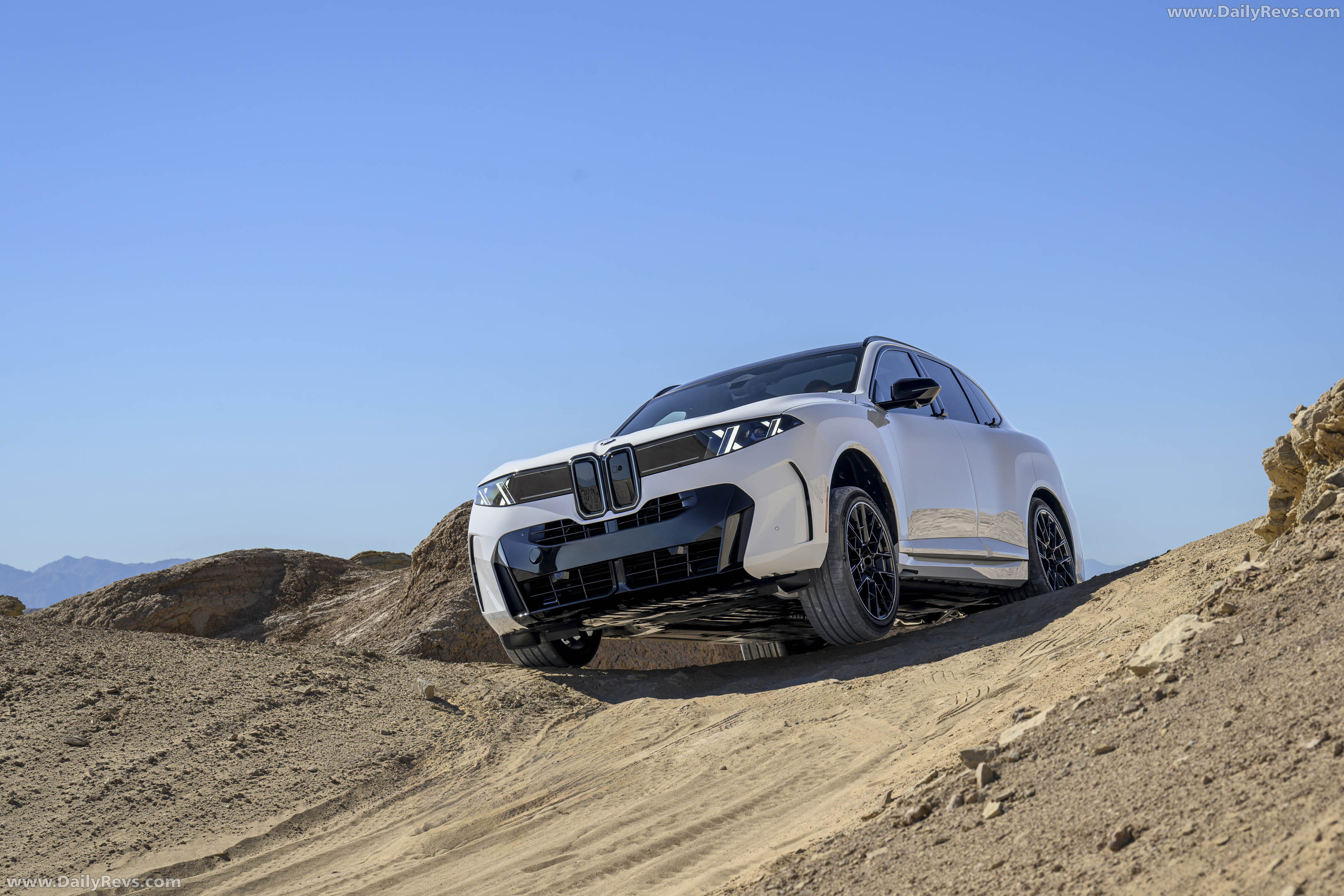 2027 BMW X5 40 xDrive G65 Alpine White Front View