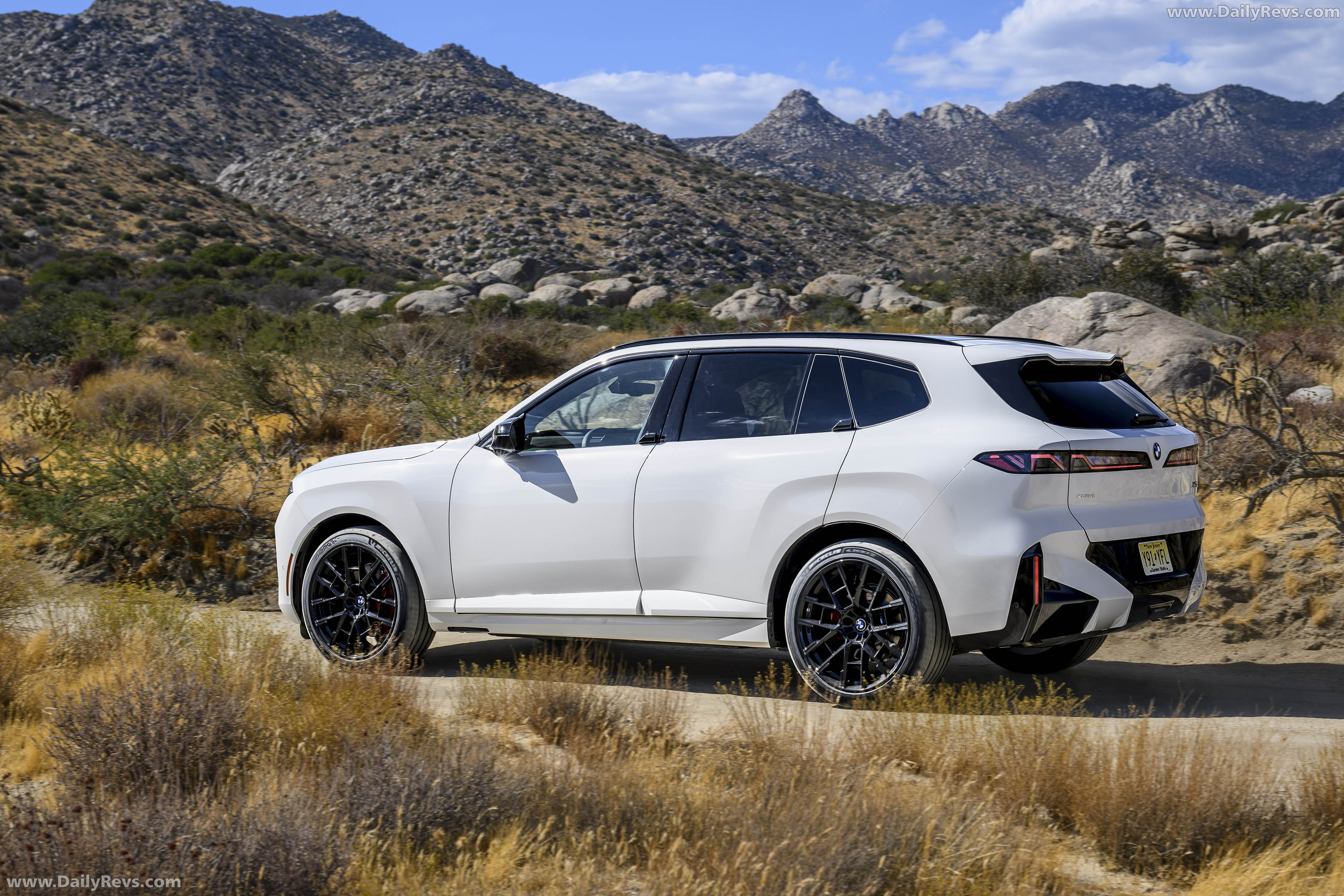 2027 BMW X5 40 xDrive G65 Alpine White Rear View