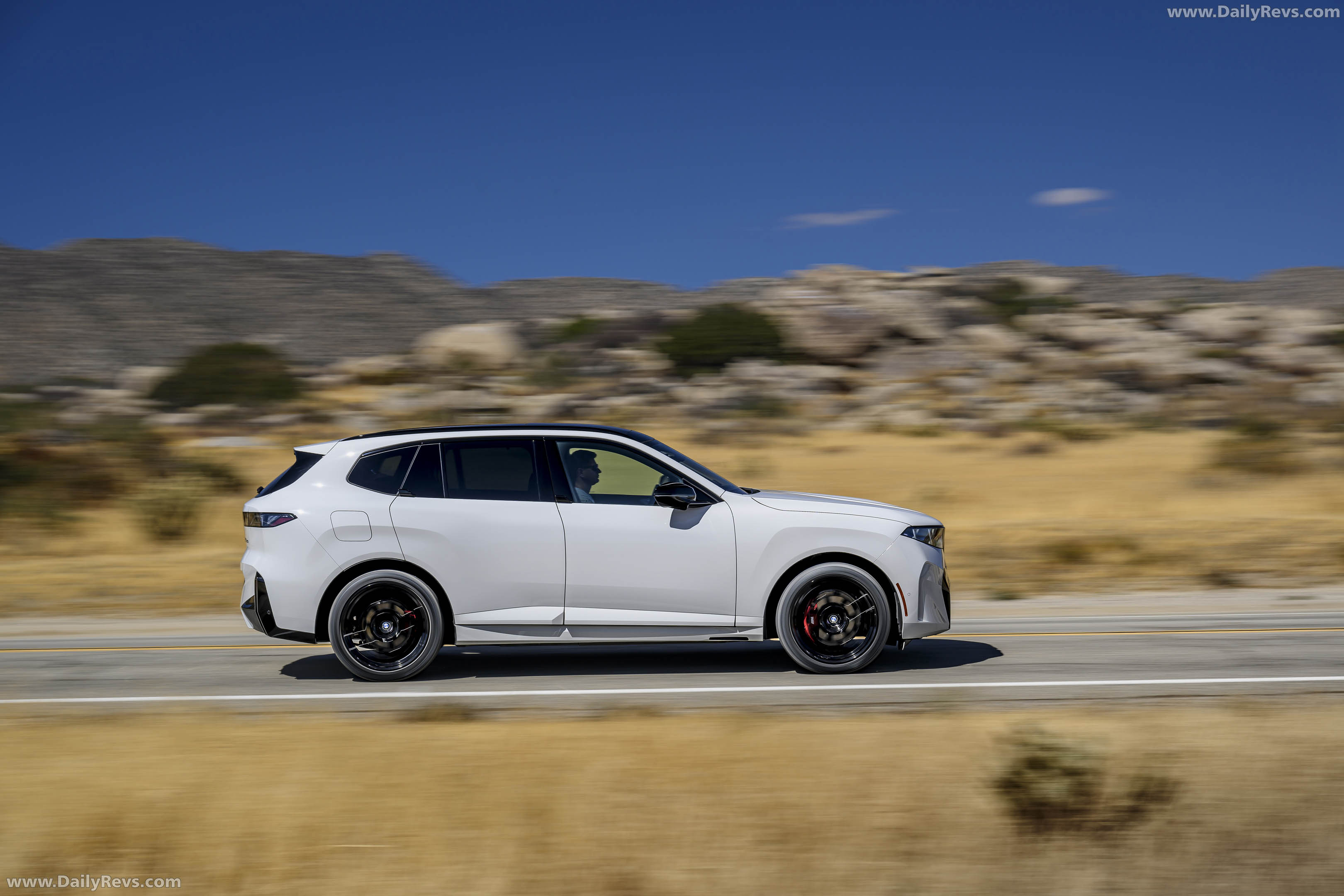 2027 BMW X5 40 xDrive G65 Alpine White Side View