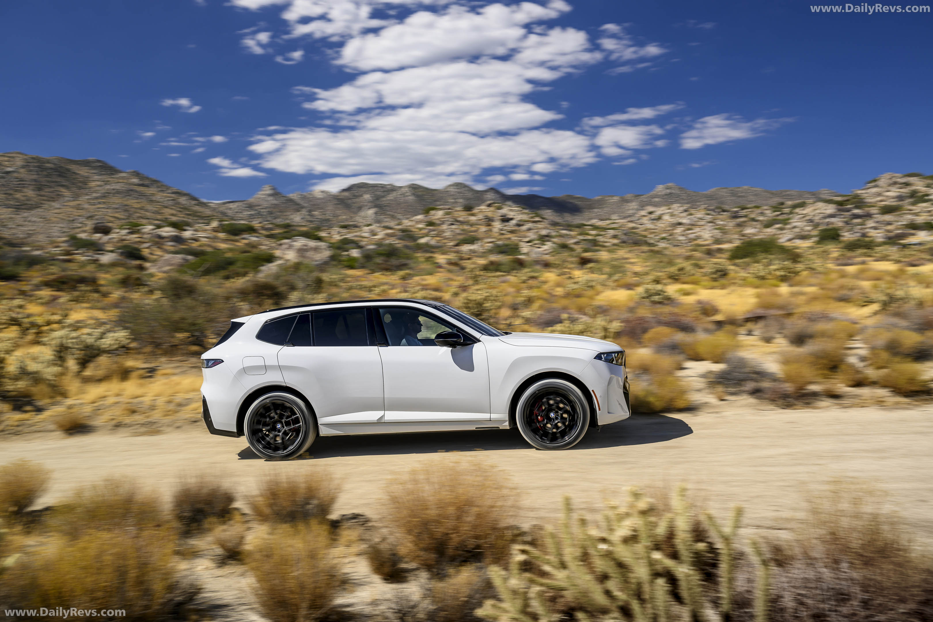 2027 BMW X5 40 xDrive G65 Alpine White Side View