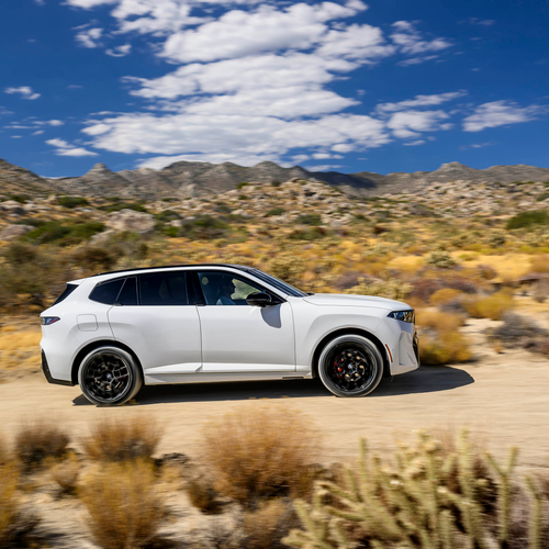 2027 BMW X5 40 xDrive G65 Alpine White Side View