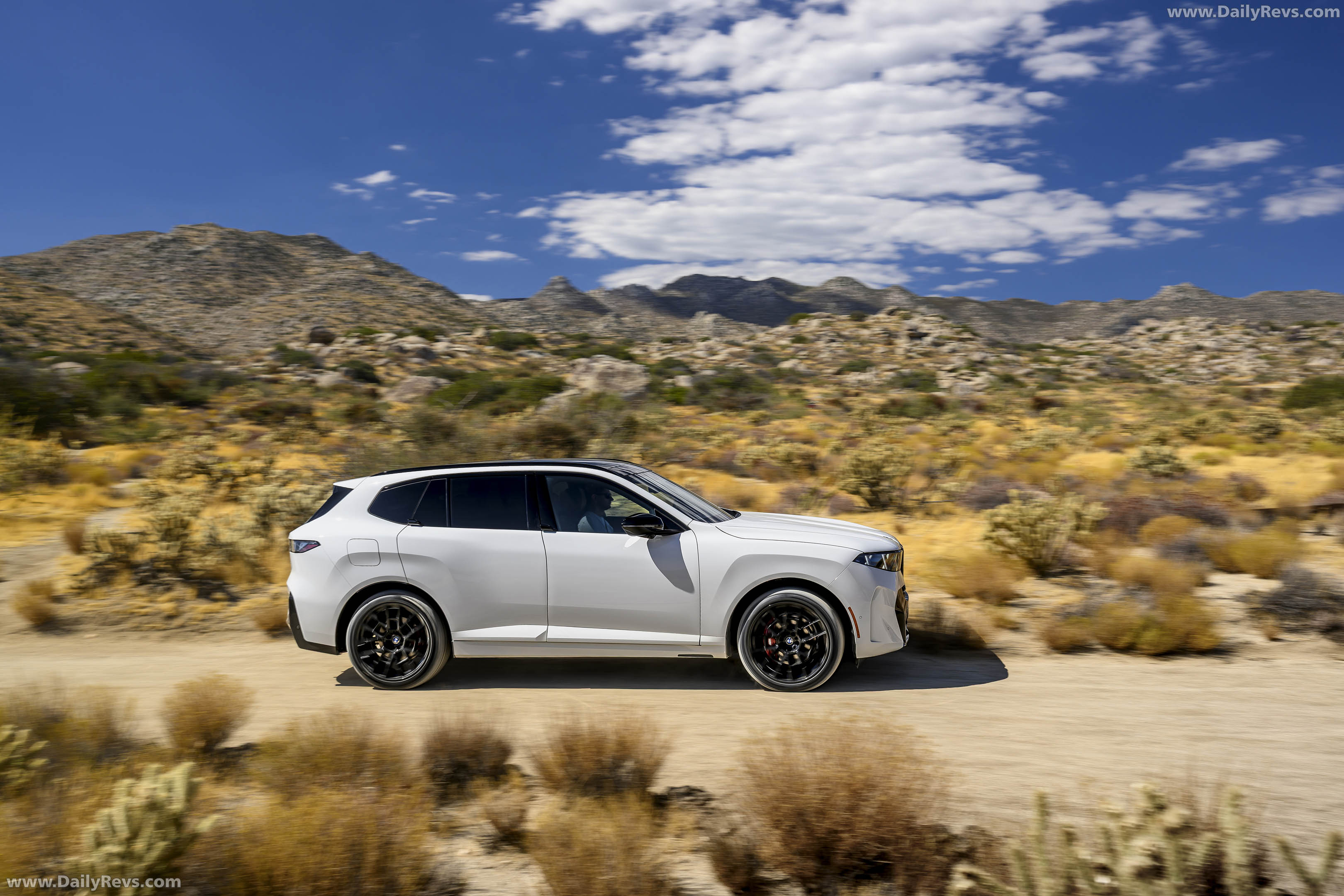 2027 BMW X5 40 xDrive G65 Alpine White Side View