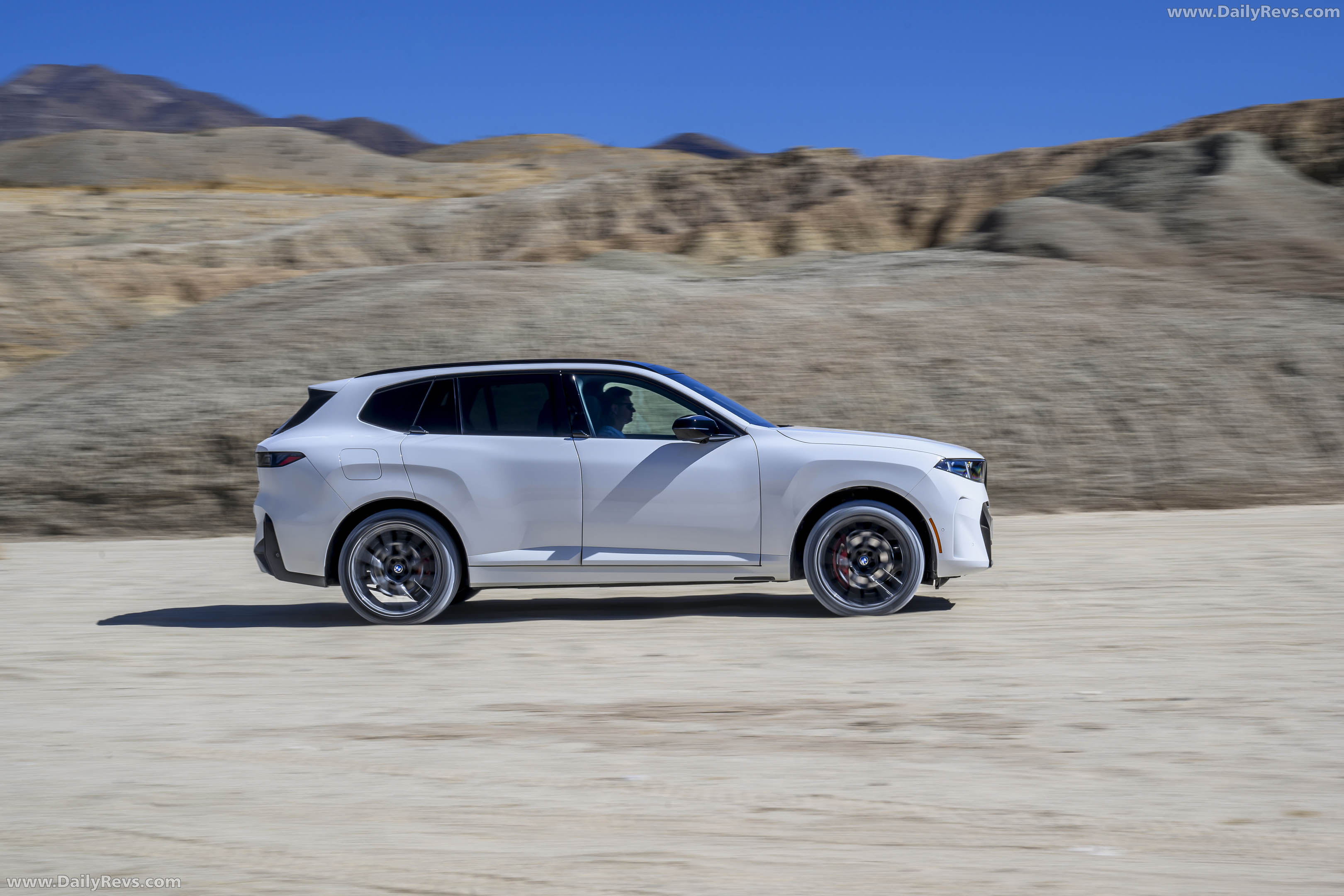 2027 BMW X5 40 xDrive G65 Alpine White Side View