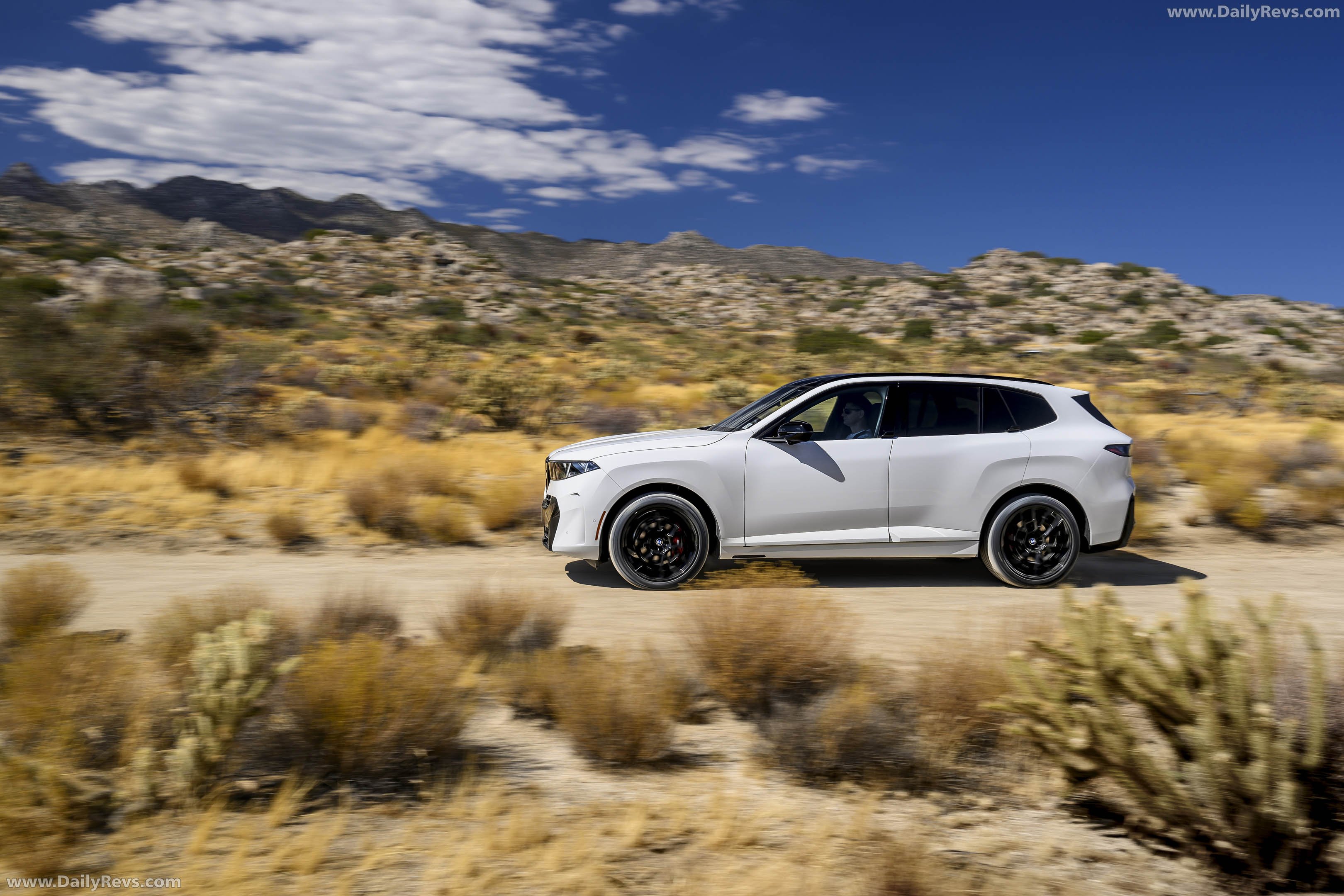 2027 BMW X5 40 xDrive G65 Alpine White Side View