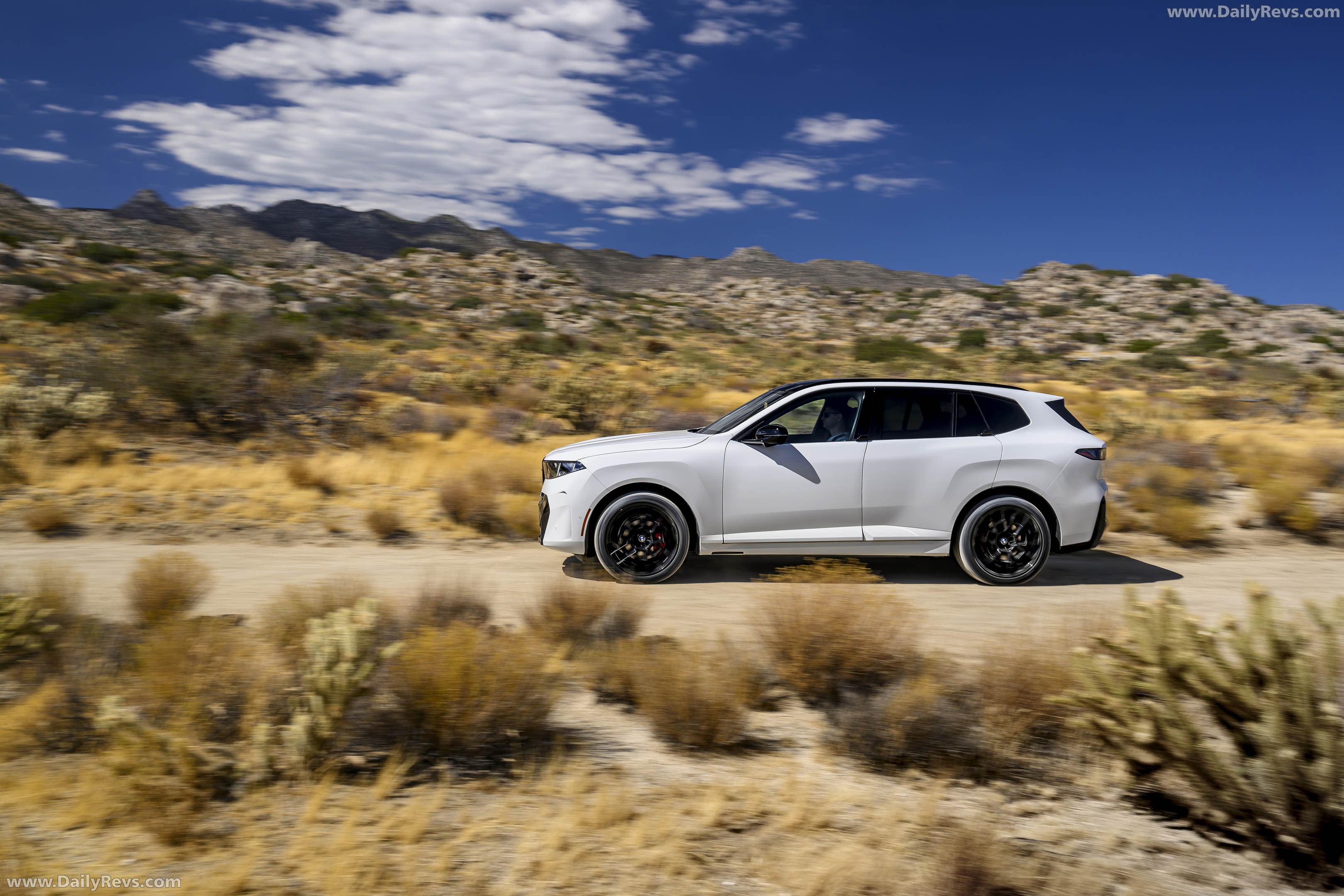2027 BMW X5 40 xDrive G65 Alpine White Side View