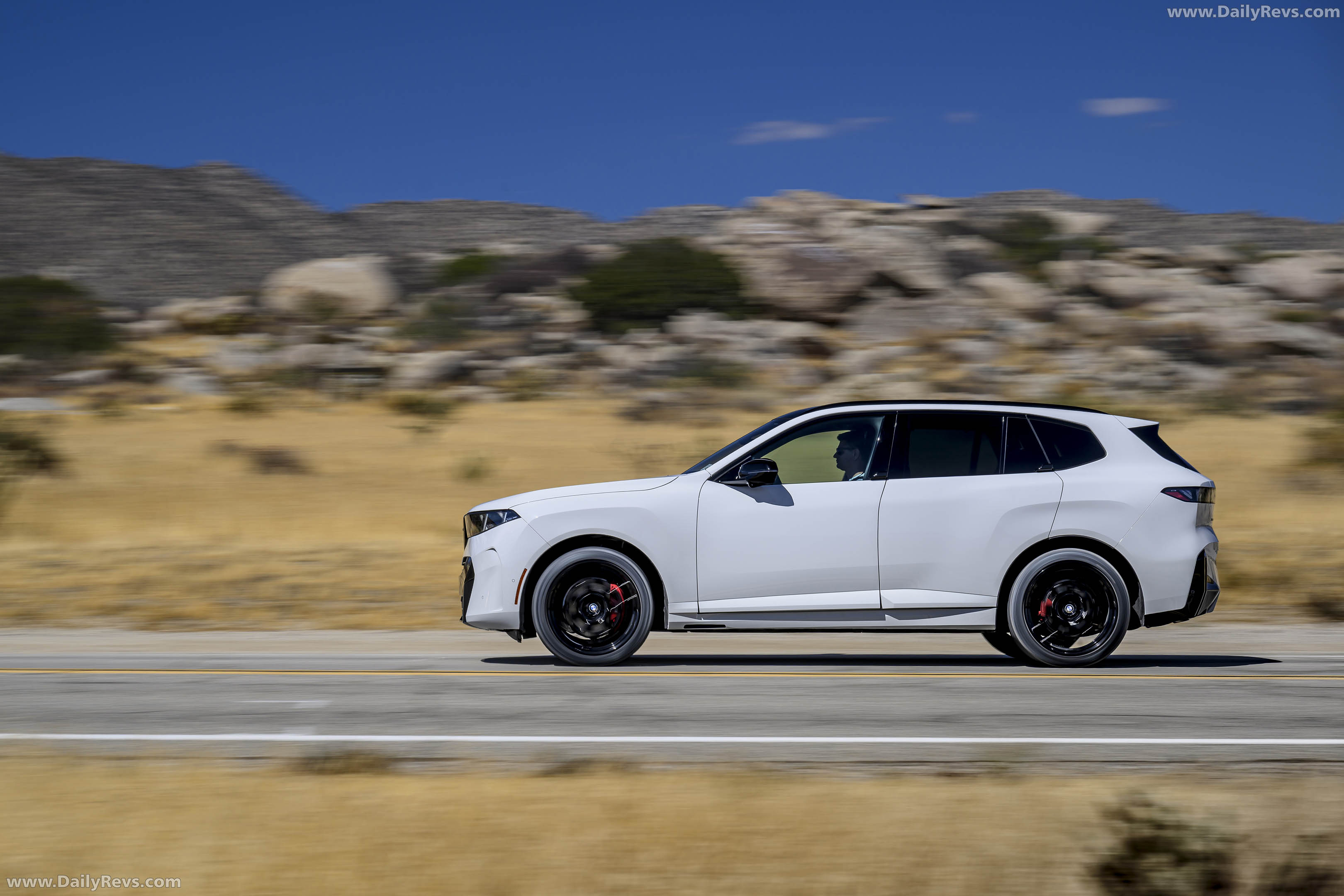 2027 BMW X5 40 xDrive G65 Alpine White Side View