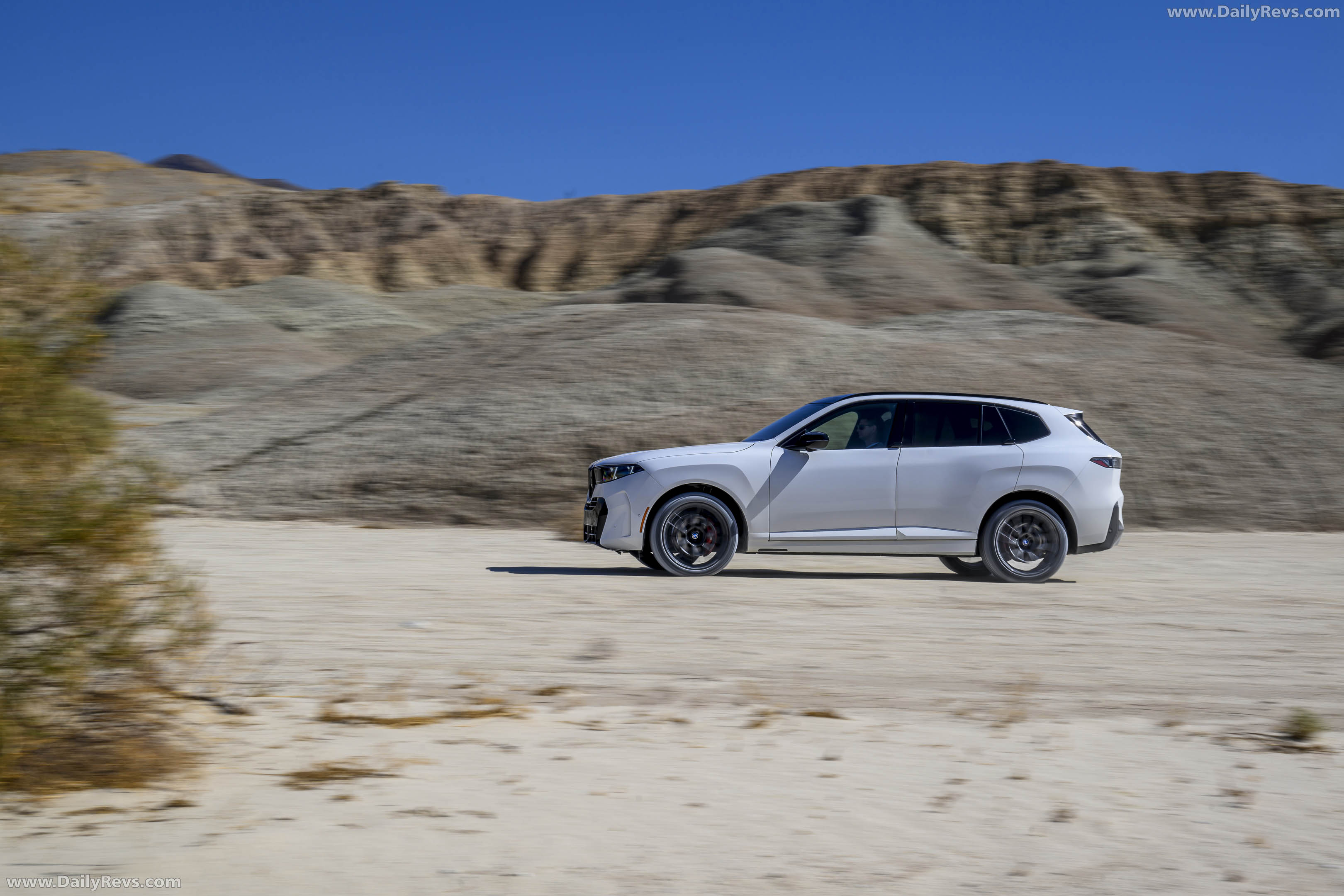 2027 BMW X5 40 xDrive G65 Alpine White Side View
