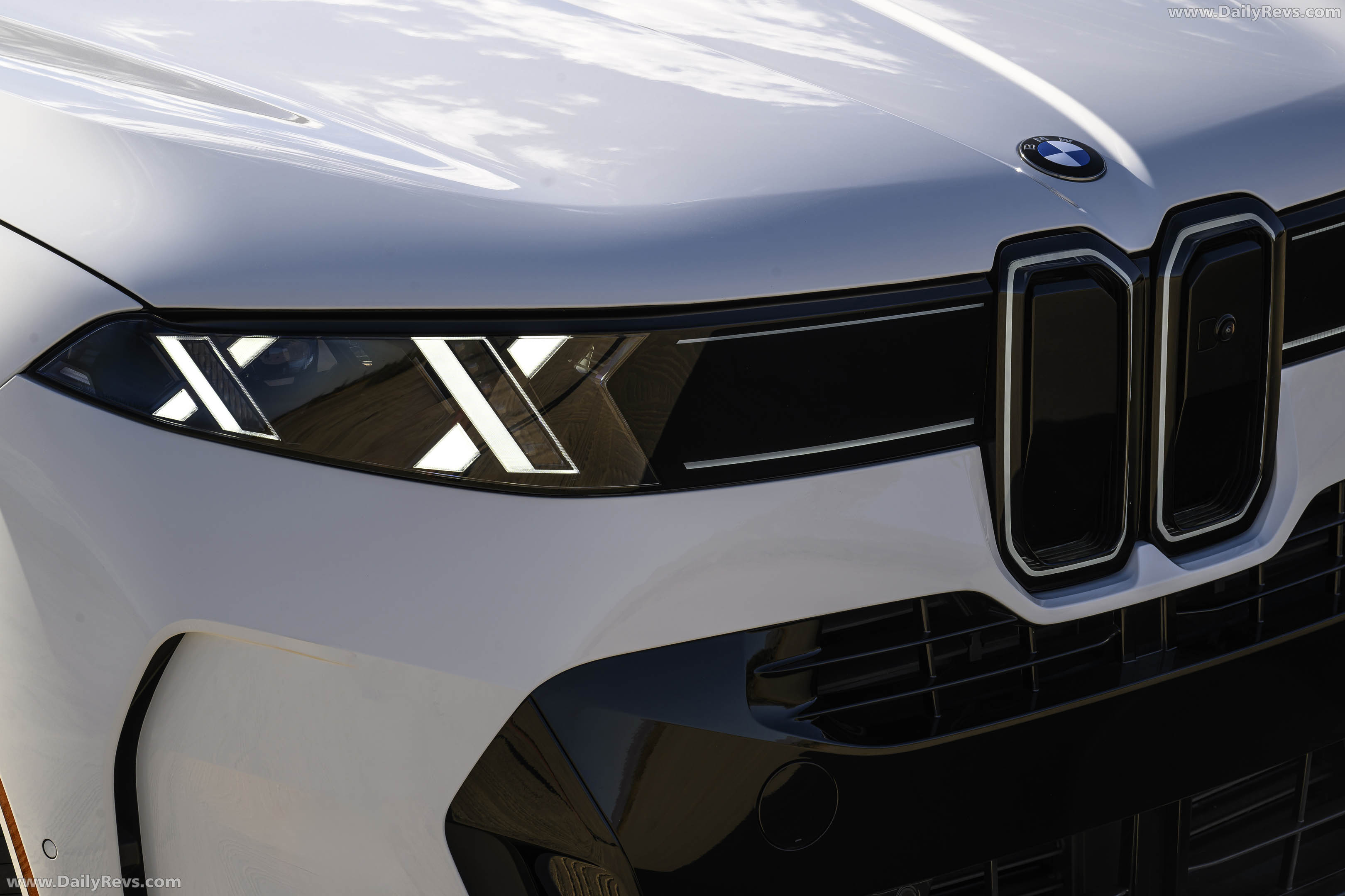 2027 BMW X5 40 xDrive G65 Alpine White Exterior
