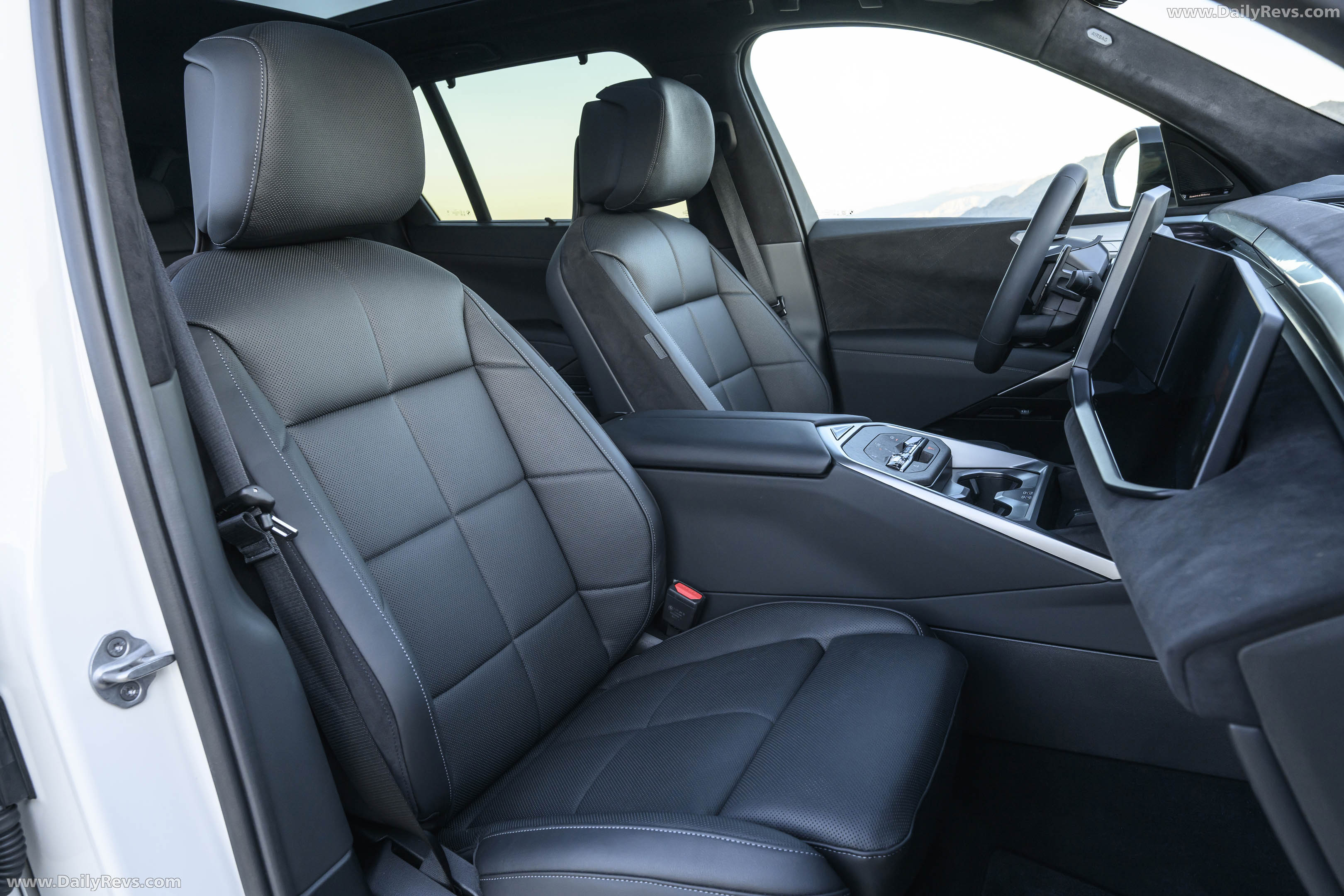 2027 BMW X5 40 xDrive G65 Alpine White Interior