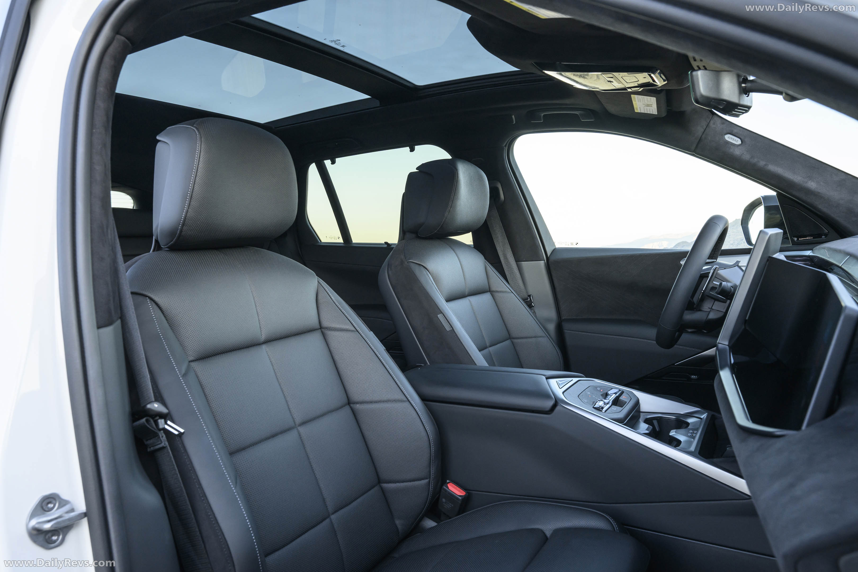 2027 BMW X5 40 xDrive G65 Alpine White Interior
