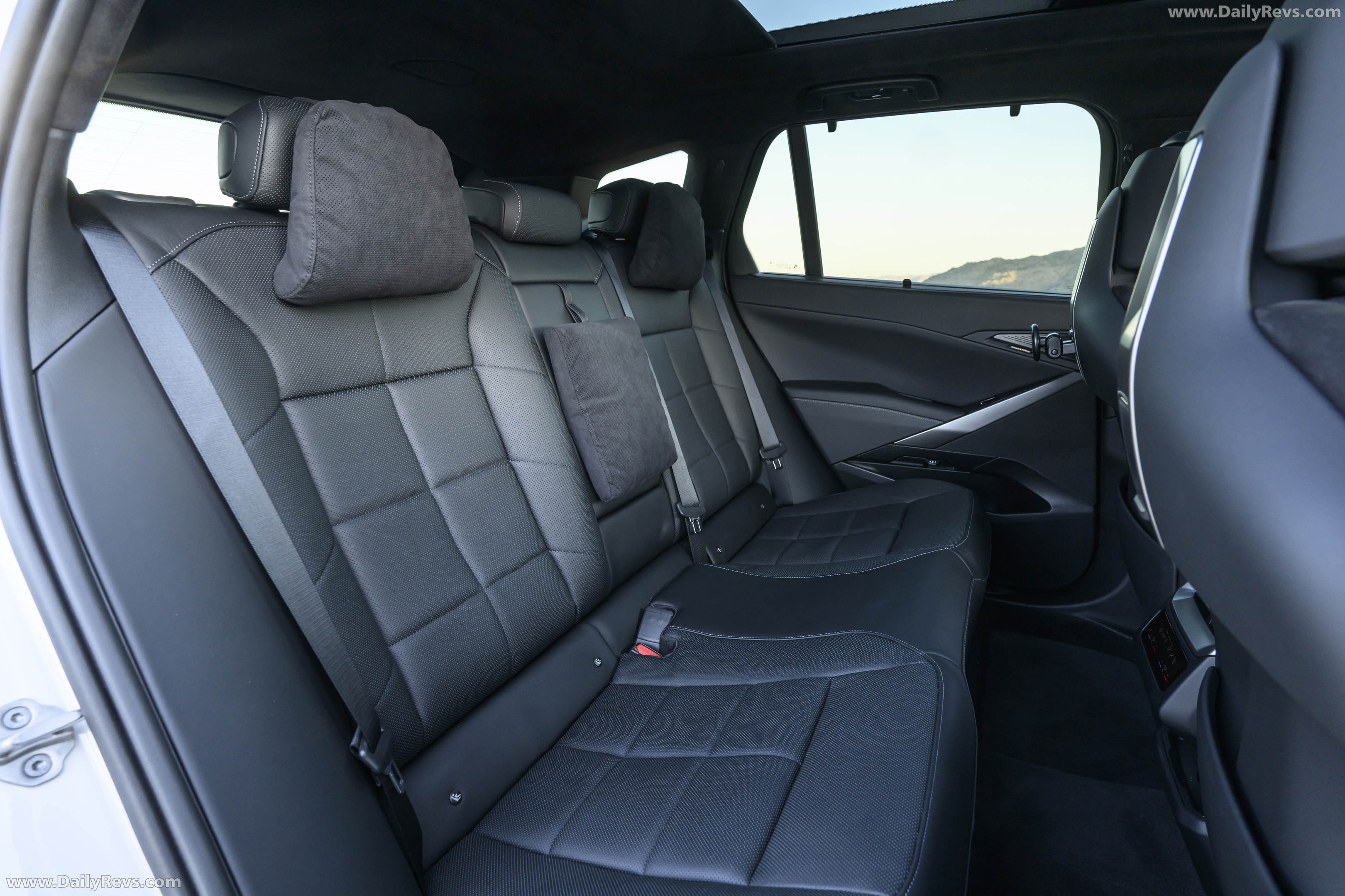 2027 BMW X5 40 xDrive G65 Alpine White Interior
