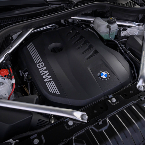 2027 BMW X5 40 xDrive G65 Alpine White Engine