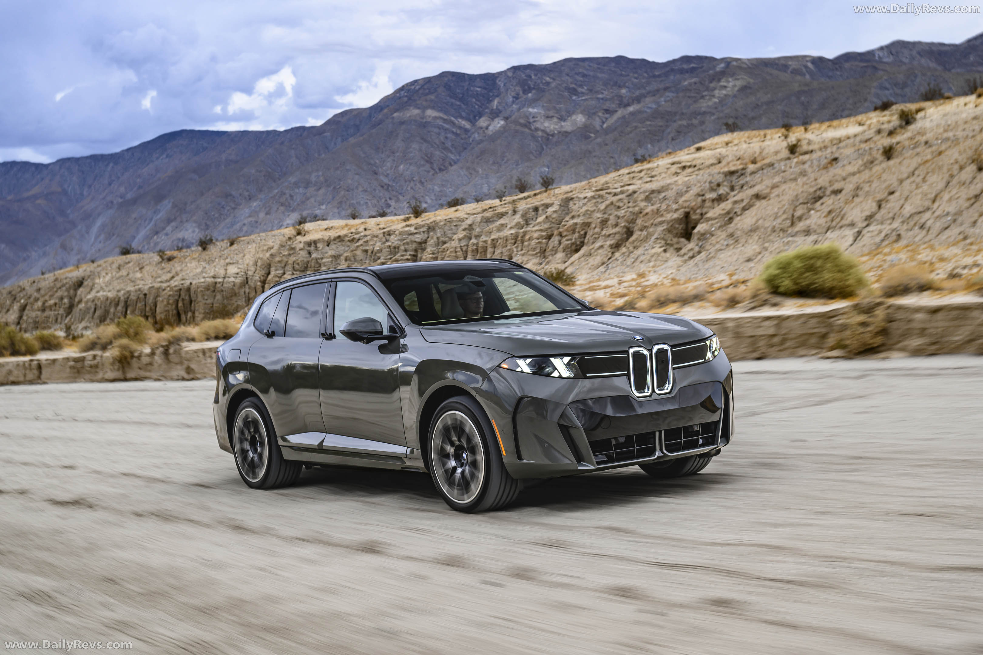 2027 BMW iX5 60 xDrive G65 Pine Grey Front View