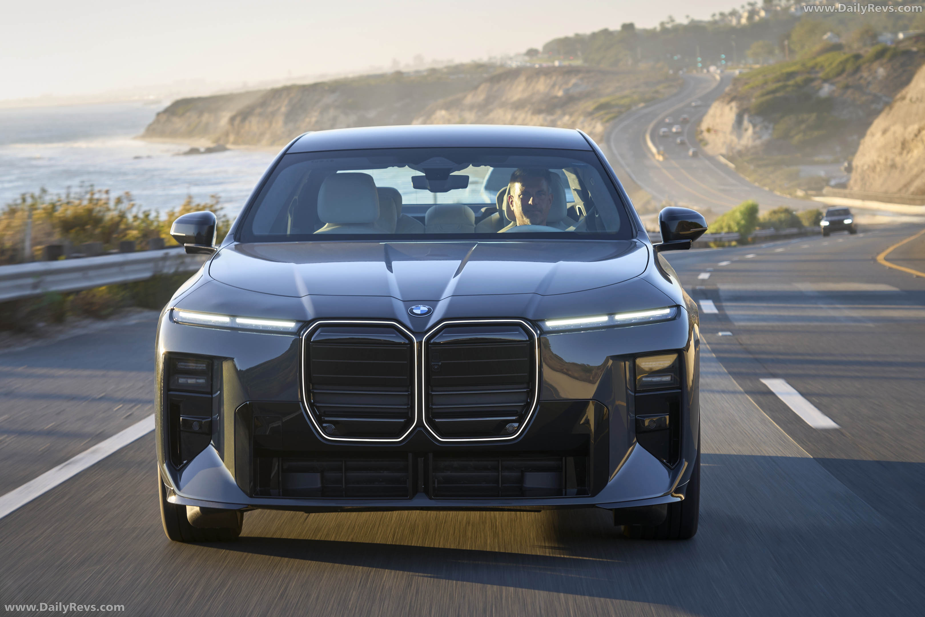 2027 BMW i7 50 xDrive M Sport Package Pro G70 Front View
