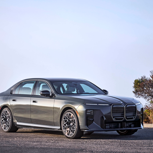 2027 BMW i7 50 xDrive M Sport Package Pro G70 Front View