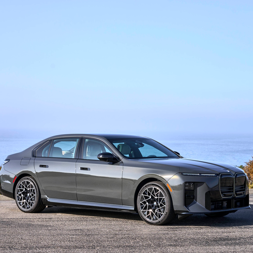 2027 BMW i7 50 xDrive M Sport Package Pro G70 Front View