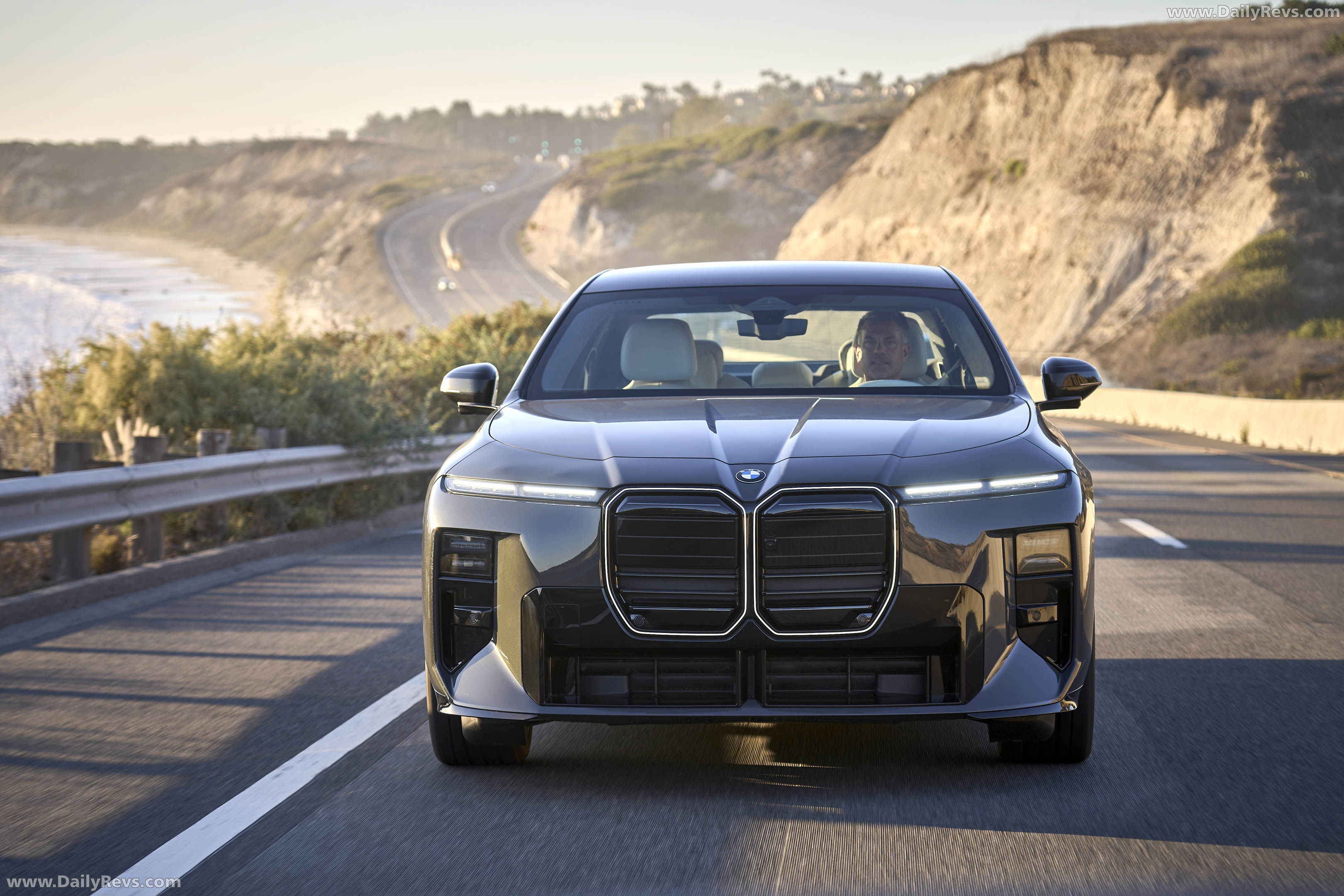 2027 BMW i7 50 xDrive M Sport Package Pro G70 Front View
