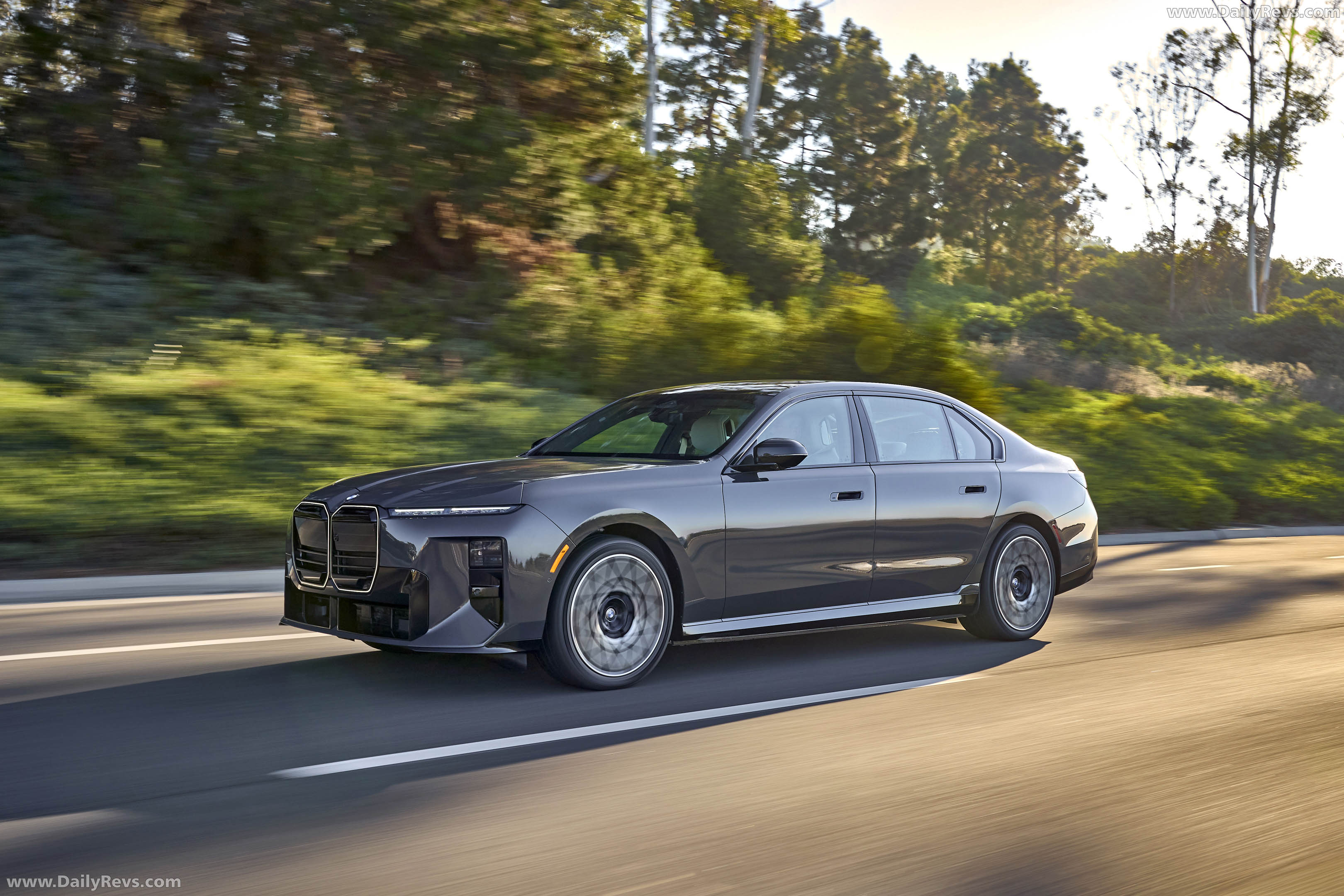 2027 BMW i7 50 xDrive M Sport Package Pro G70 Front View