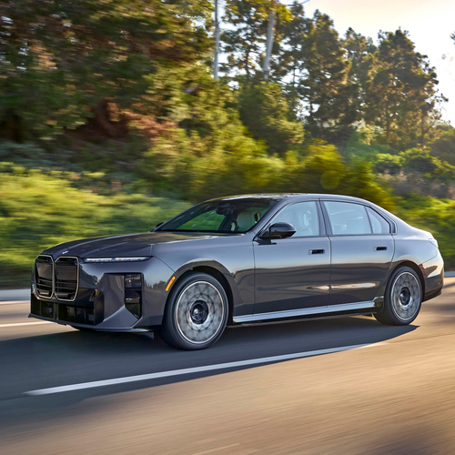 2027 BMW i7 50 xDrive M Sport Package Pro G70 Front View