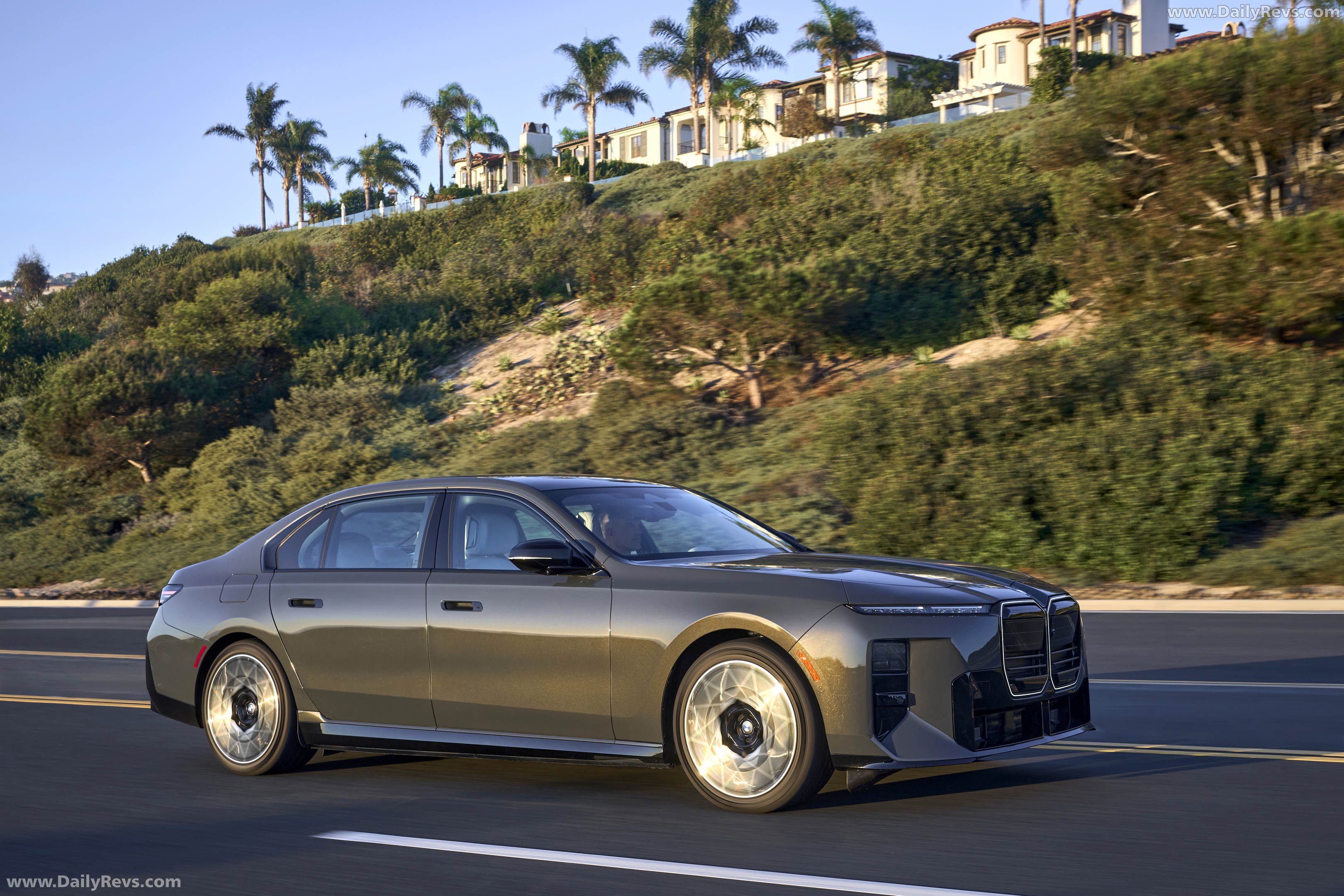 2027 BMW i7 50 xDrive M Sport Package Pro G70 Front View