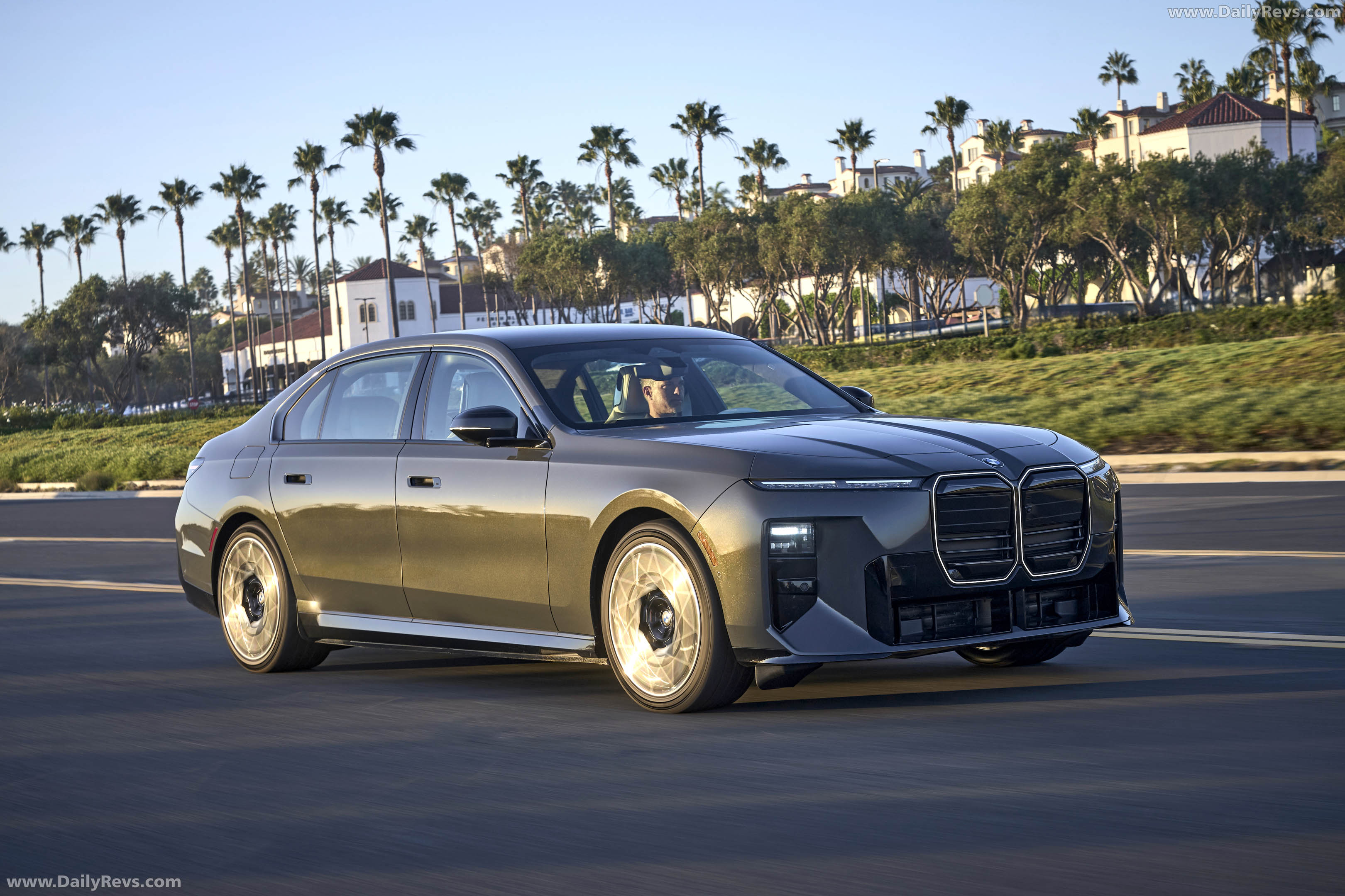 2027 BMW i7 50 xDrive M Sport Package Pro G70 Front View