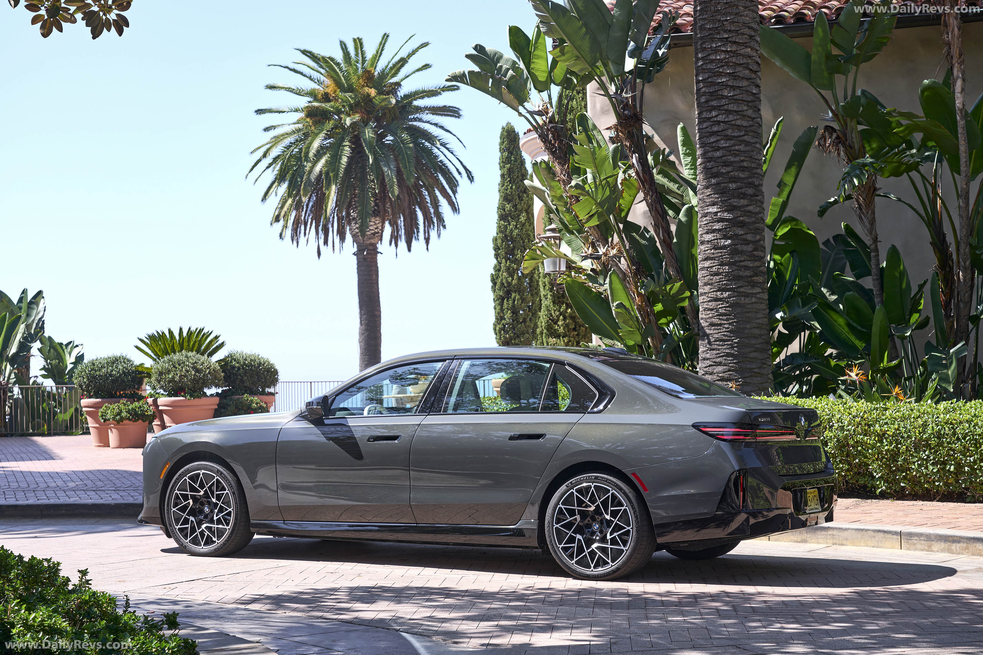 2027 BMW i7 50 xDrive M Sport Package Pro G70 Rear View
