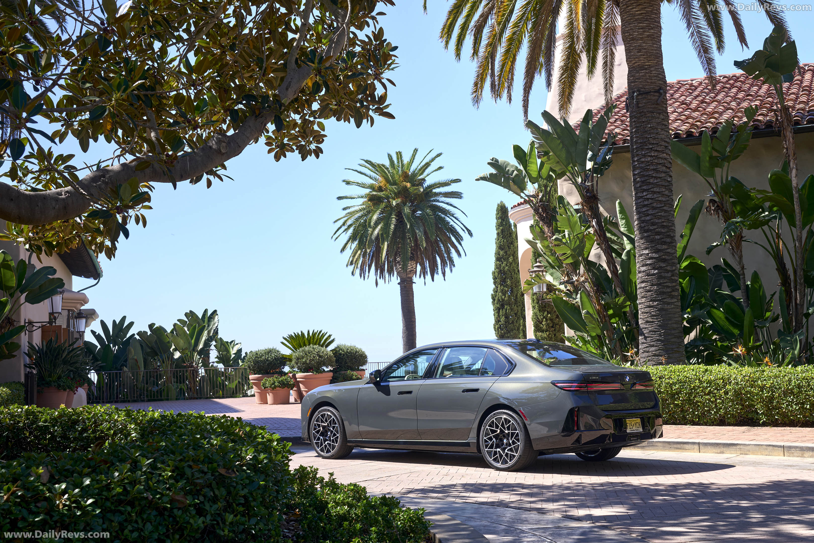 2027 BMW i7 50 xDrive M Sport Package Pro G70 Rear View