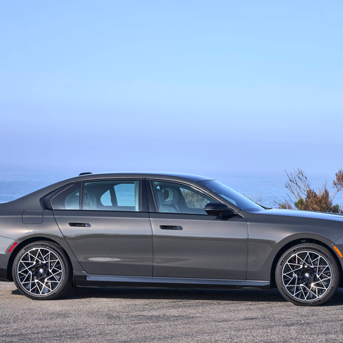 2027 BMW i7 50 xDrive M Sport Package Pro G70 Side View