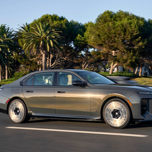 2027 BMW i7 50 xDrive M Sport Package Pro G70 Side View