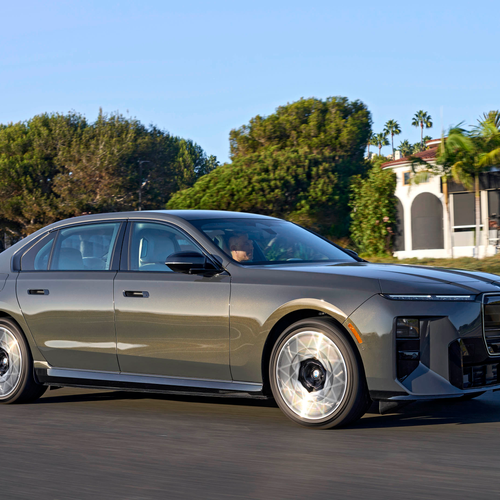 2027 BMW i7 50 xDrive M Sport Package Pro G70 Side View